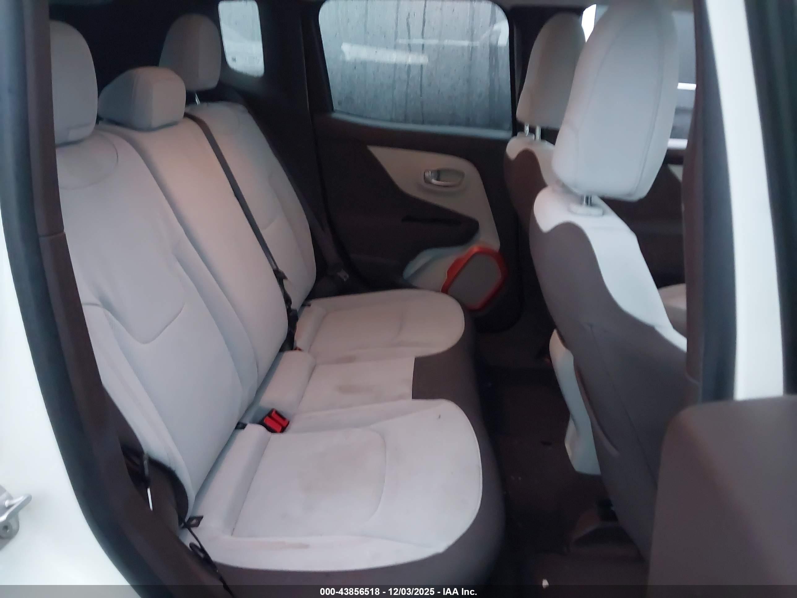 JEEP RENEGADE image 8