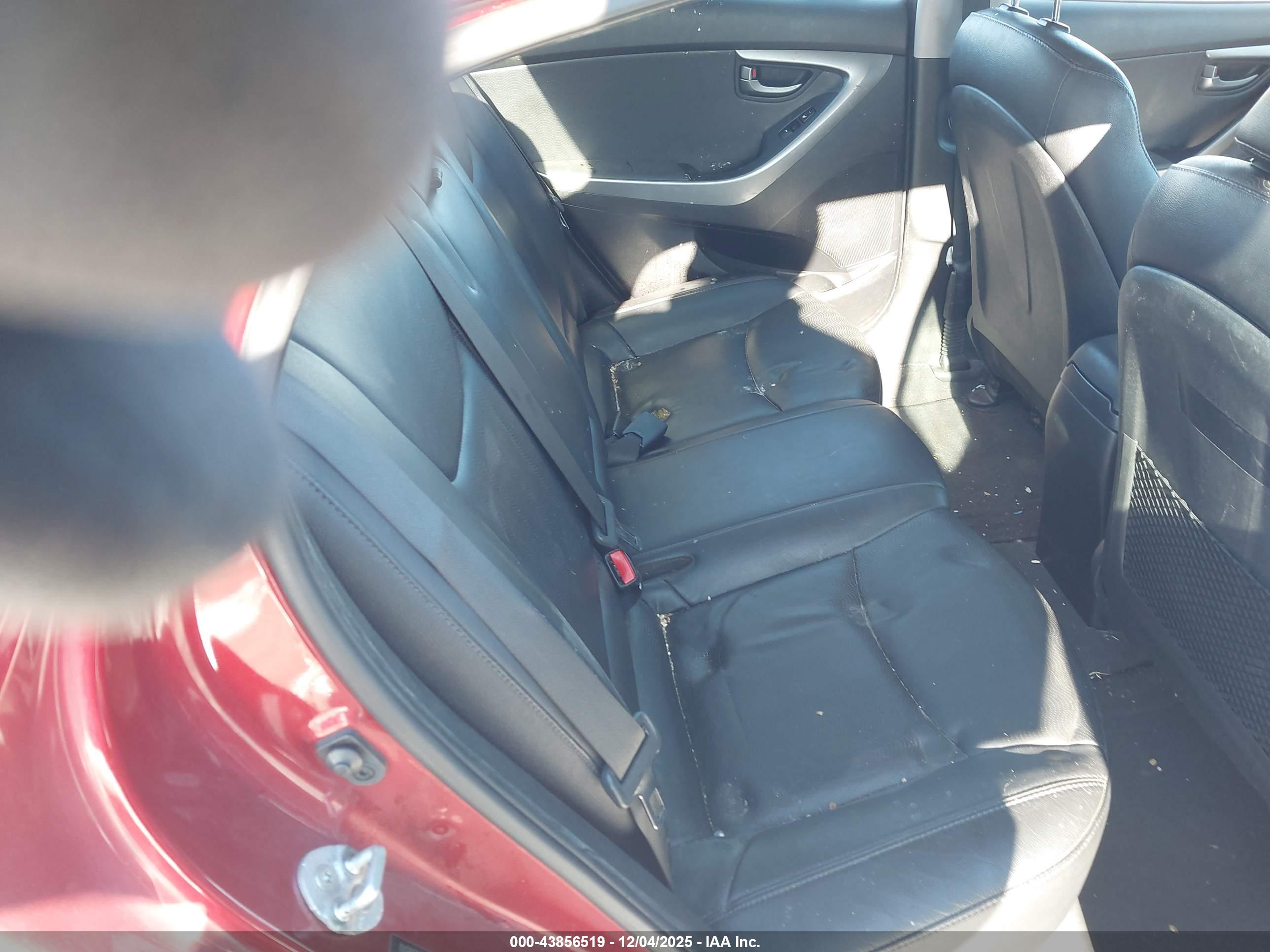 HYUNDAI ELANTRA image 8
