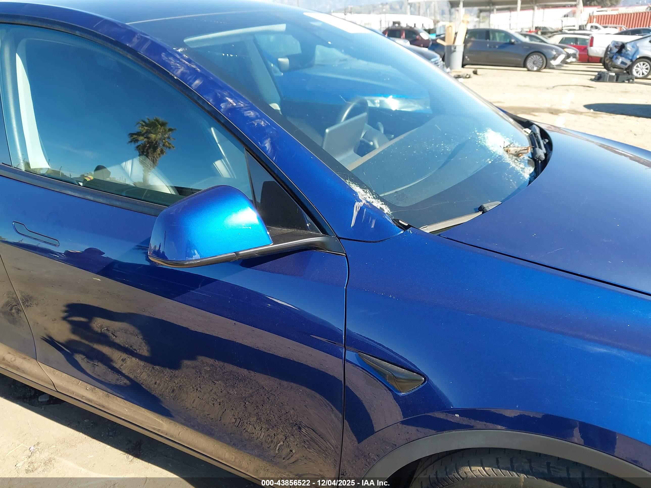 TESLA MODEL image 6
