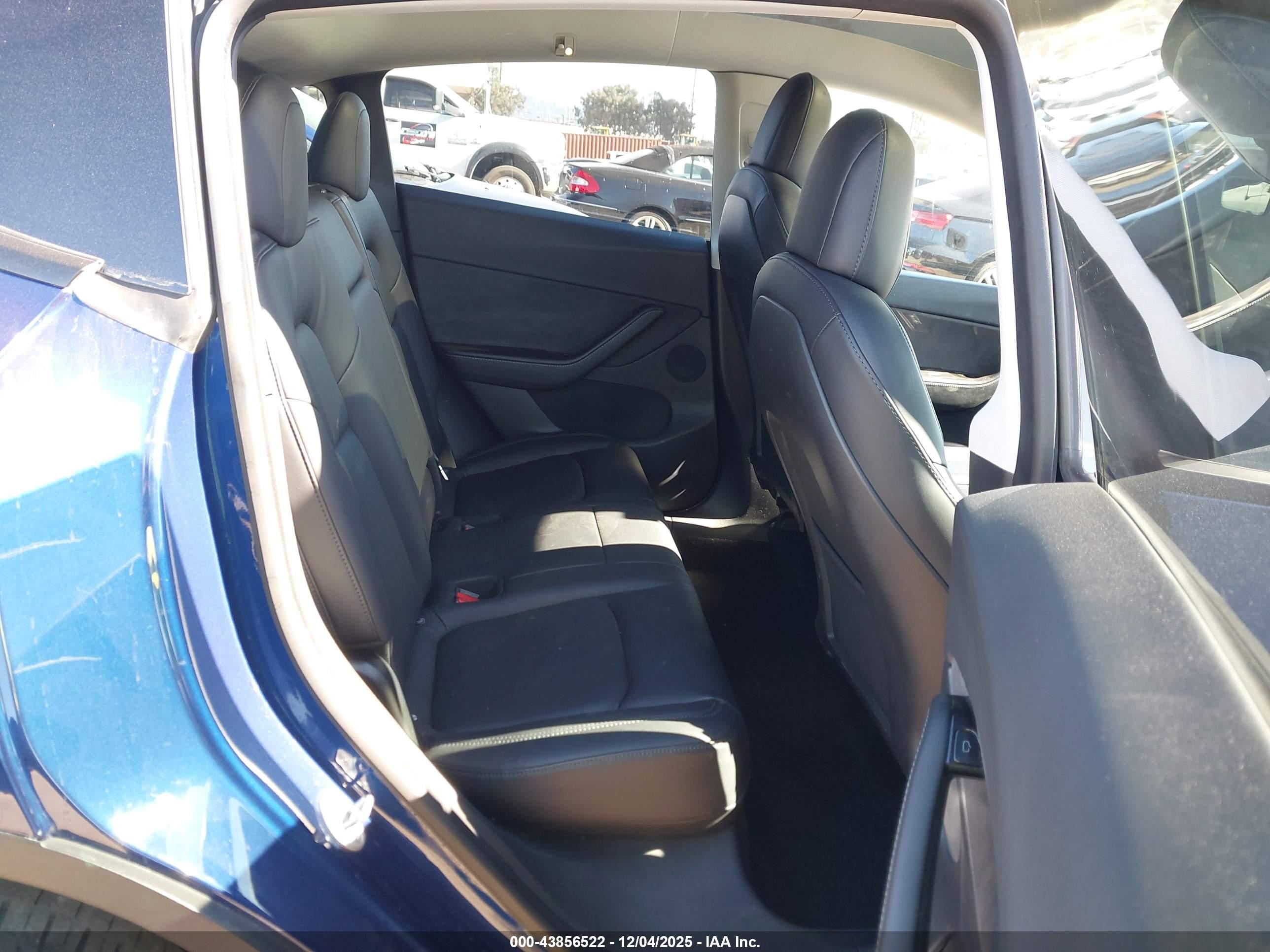 TESLA MODEL image 8