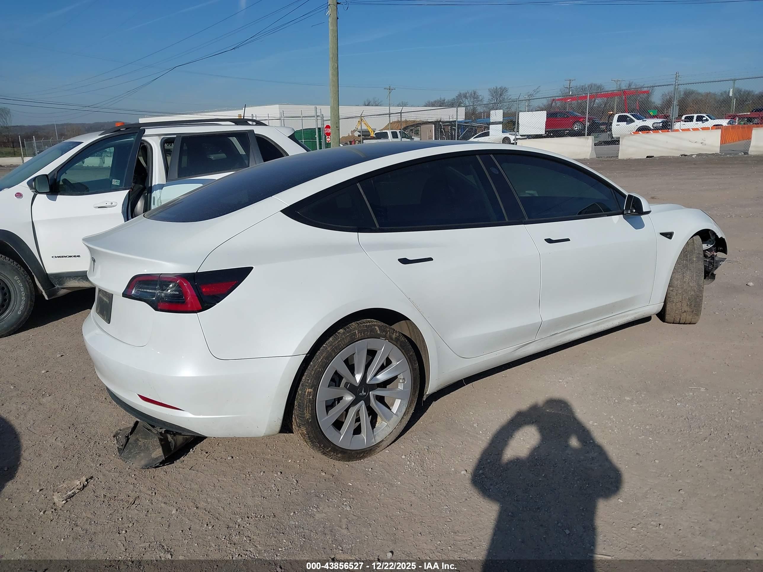 TESLA MODEL image 4