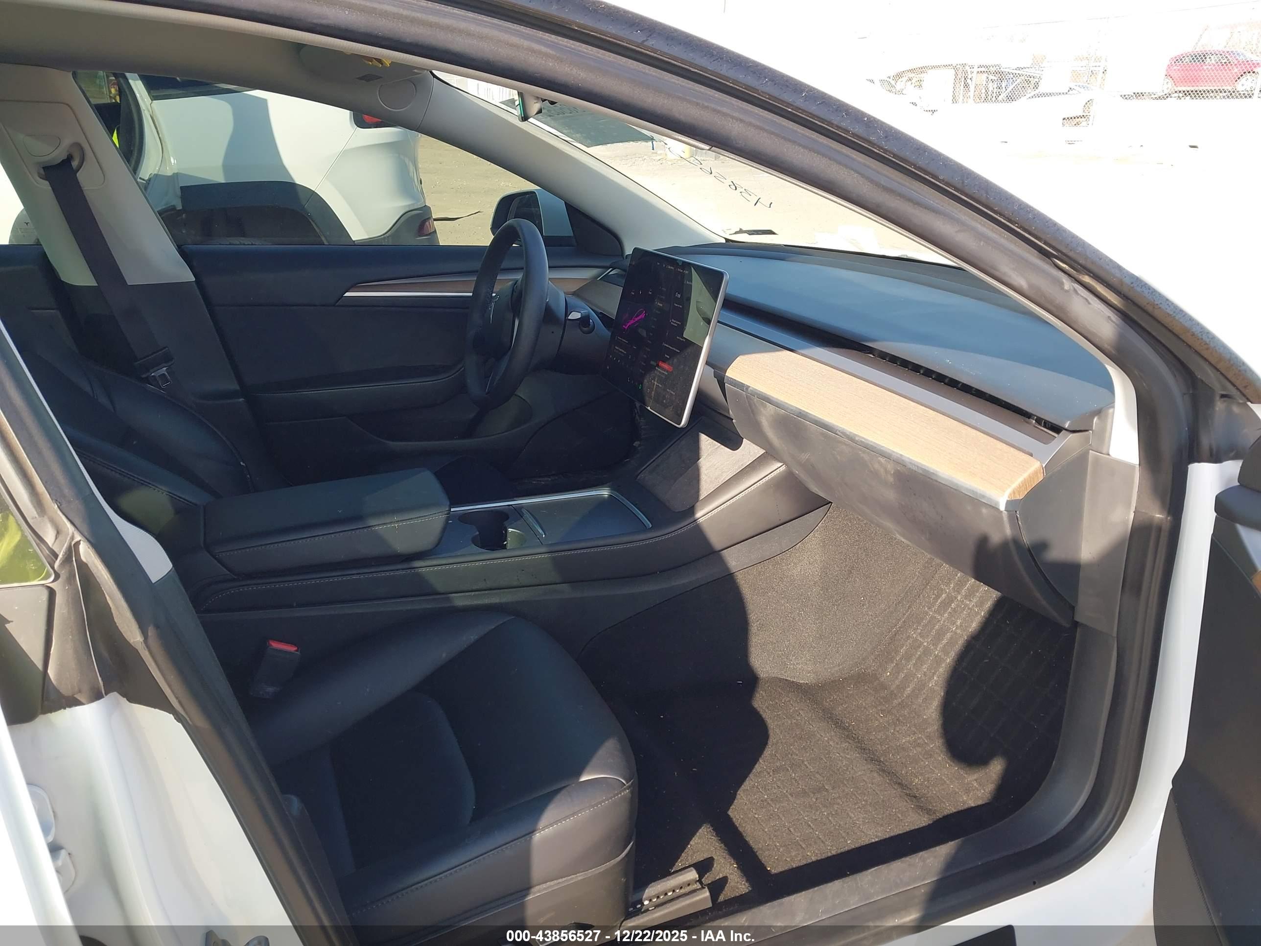 TESLA MODEL image 5