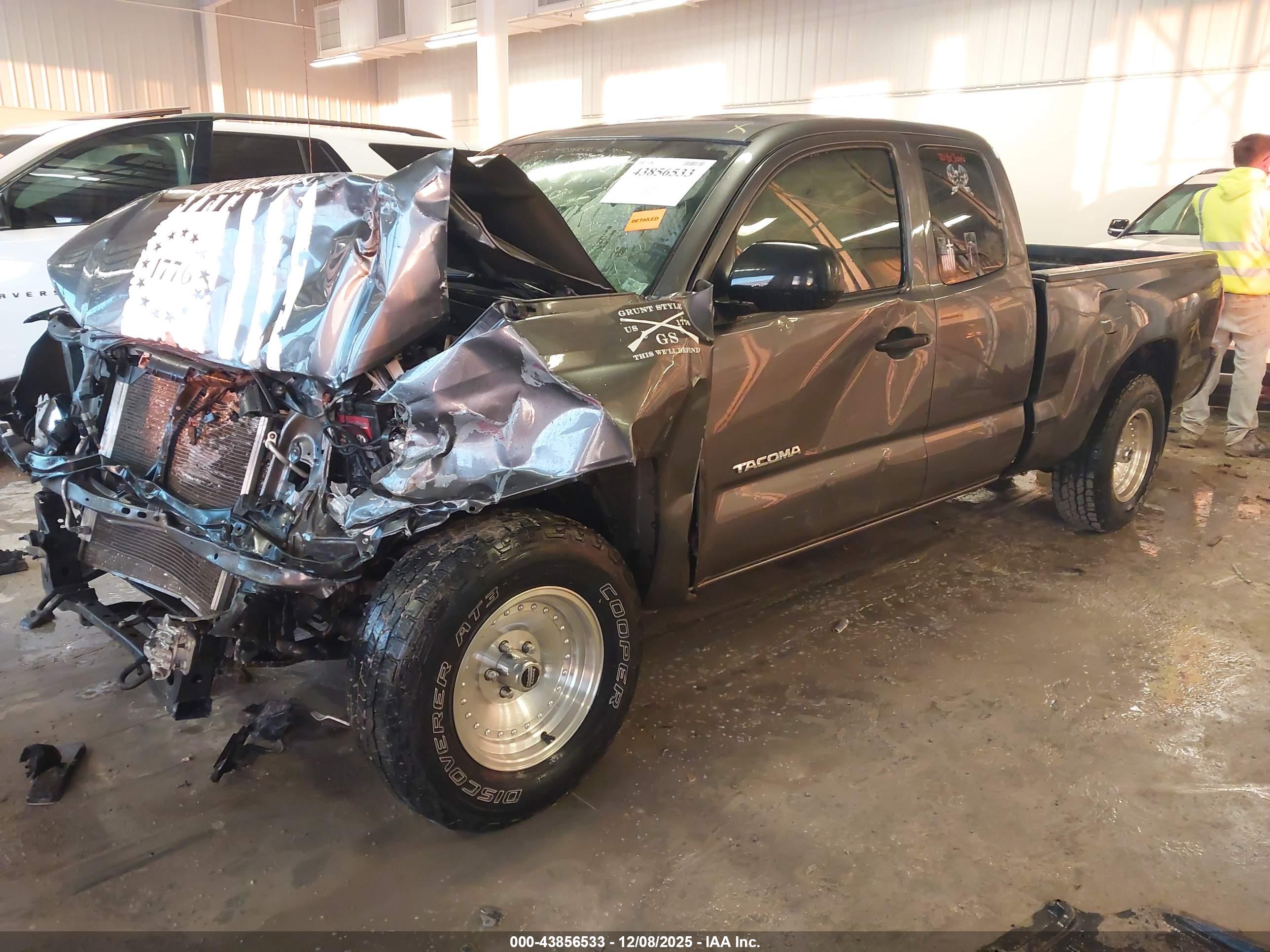 TOYOTA TACOMA image 2