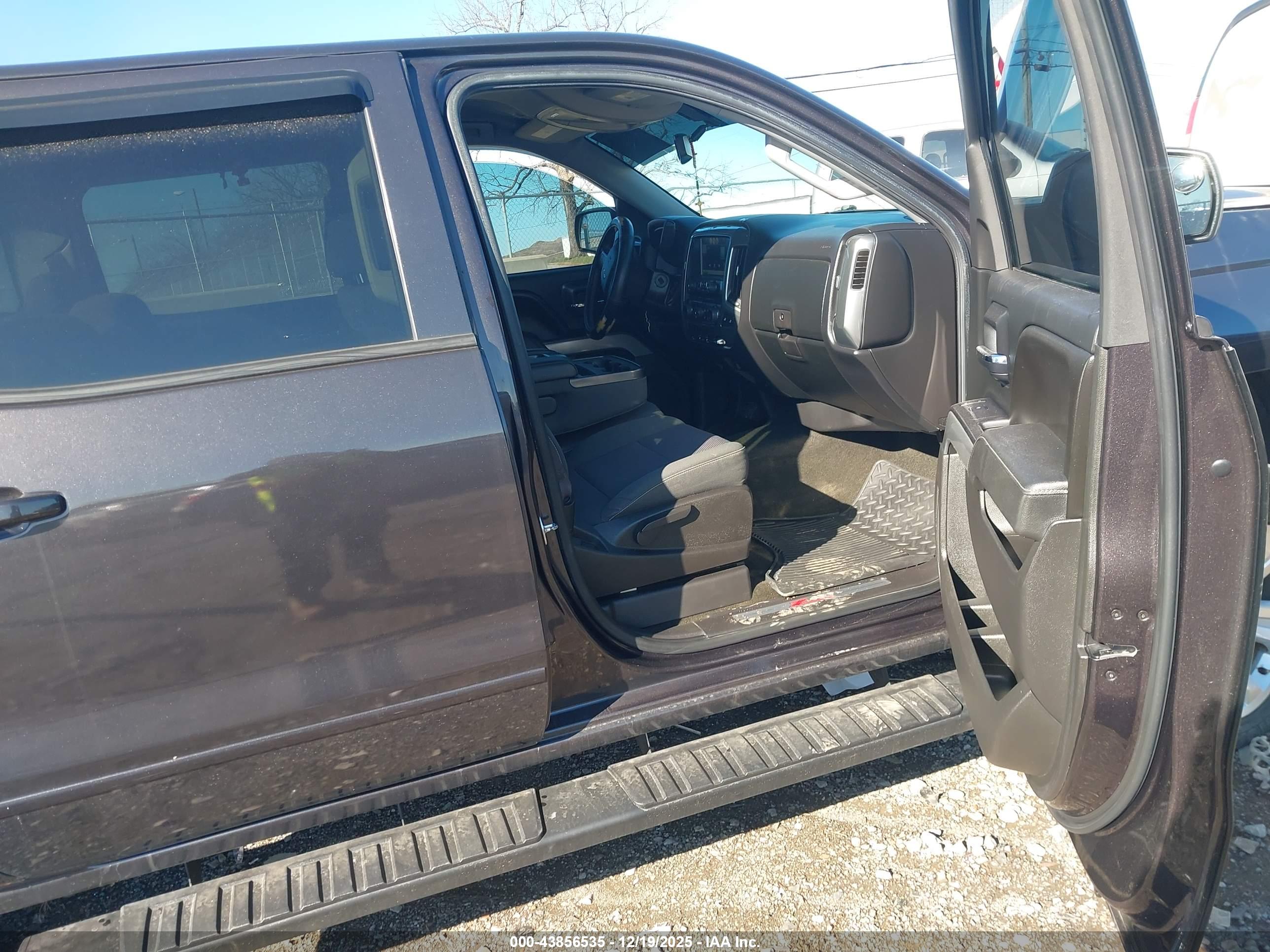 CHEVROLET SILVERADO image 5