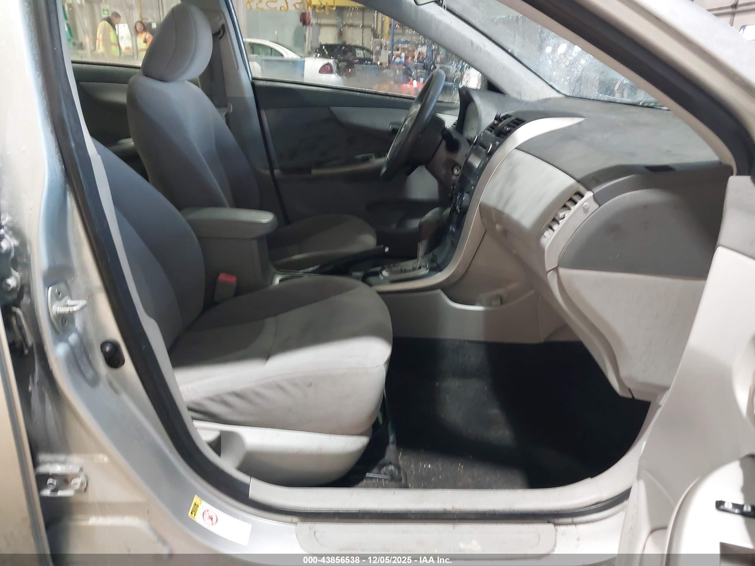 TOYOTA COROLLA image 5