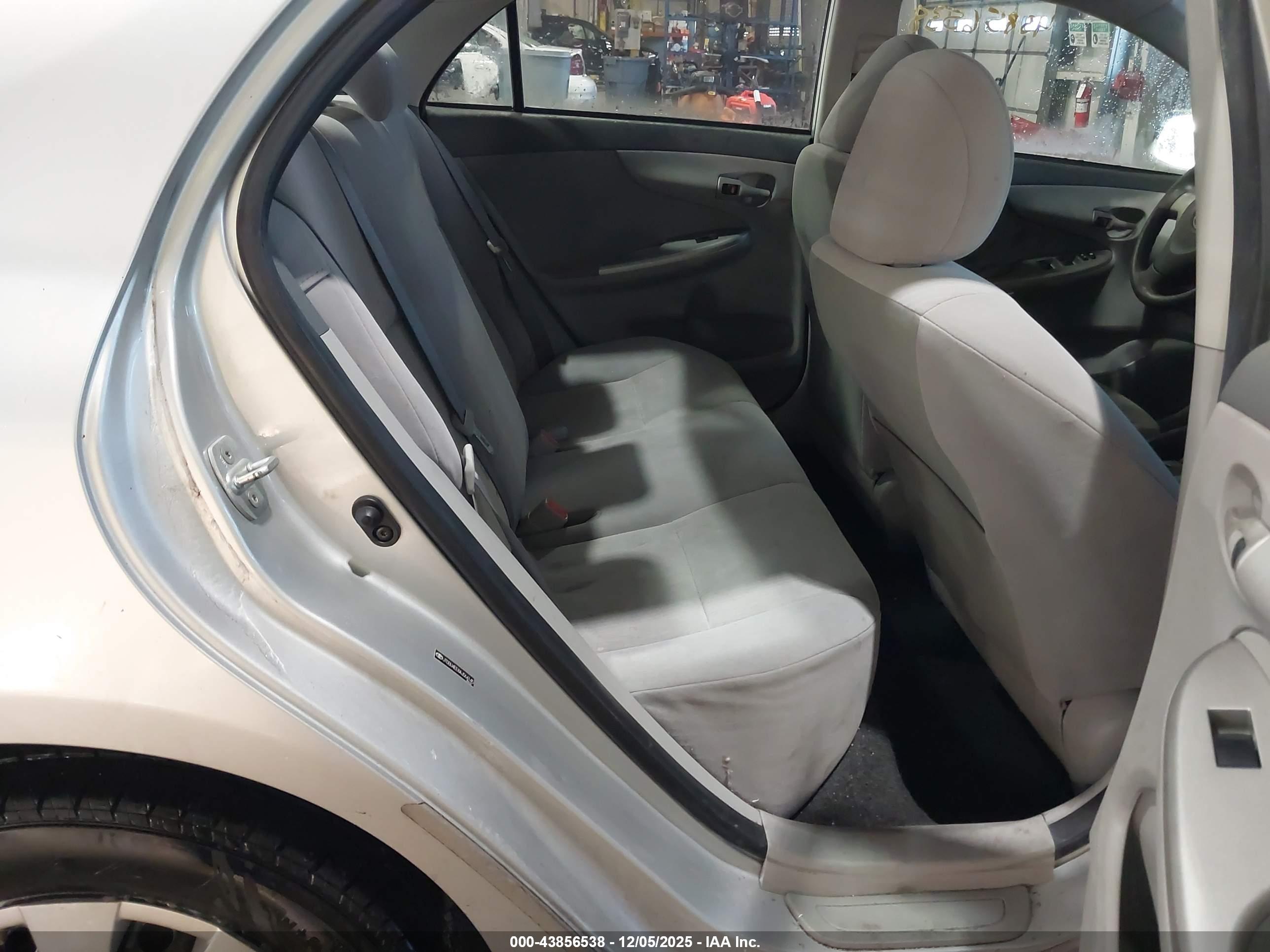 TOYOTA COROLLA image 8