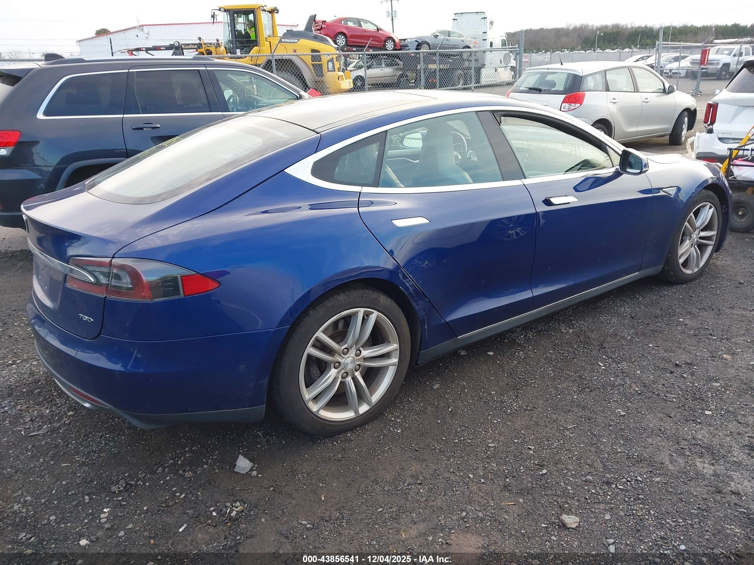 TESLA MODEL image 4