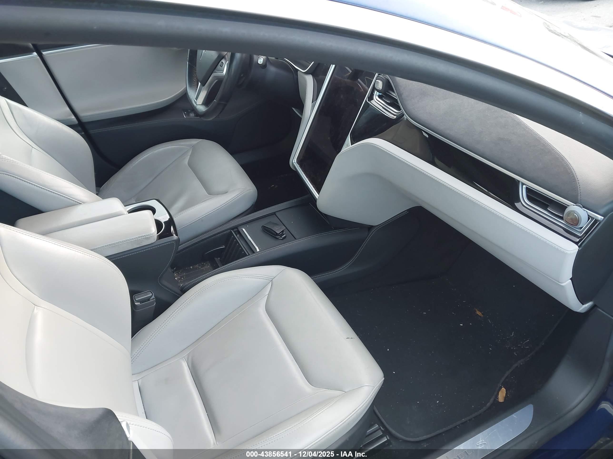 TESLA MODEL image 5