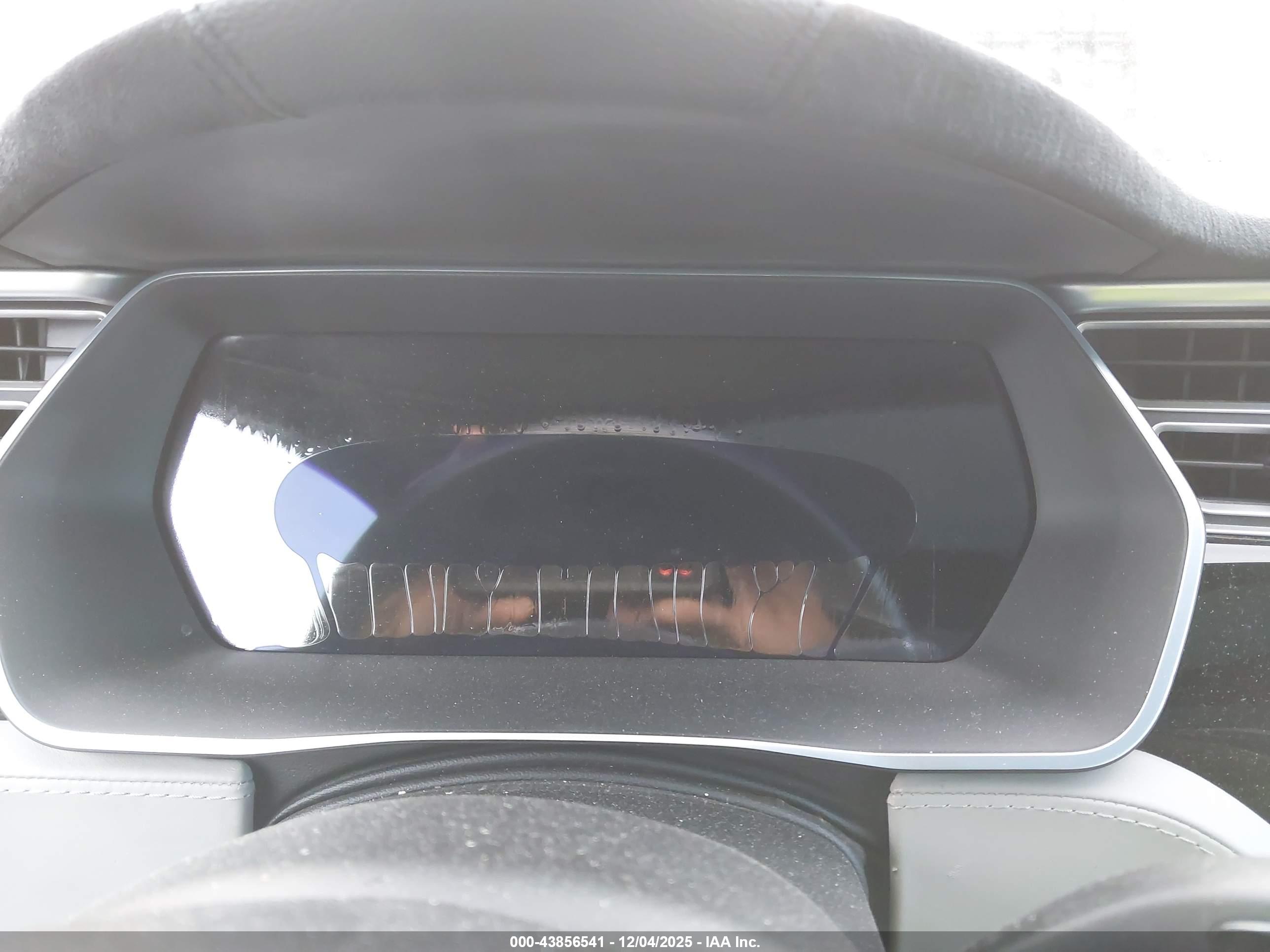 TESLA MODEL image 7