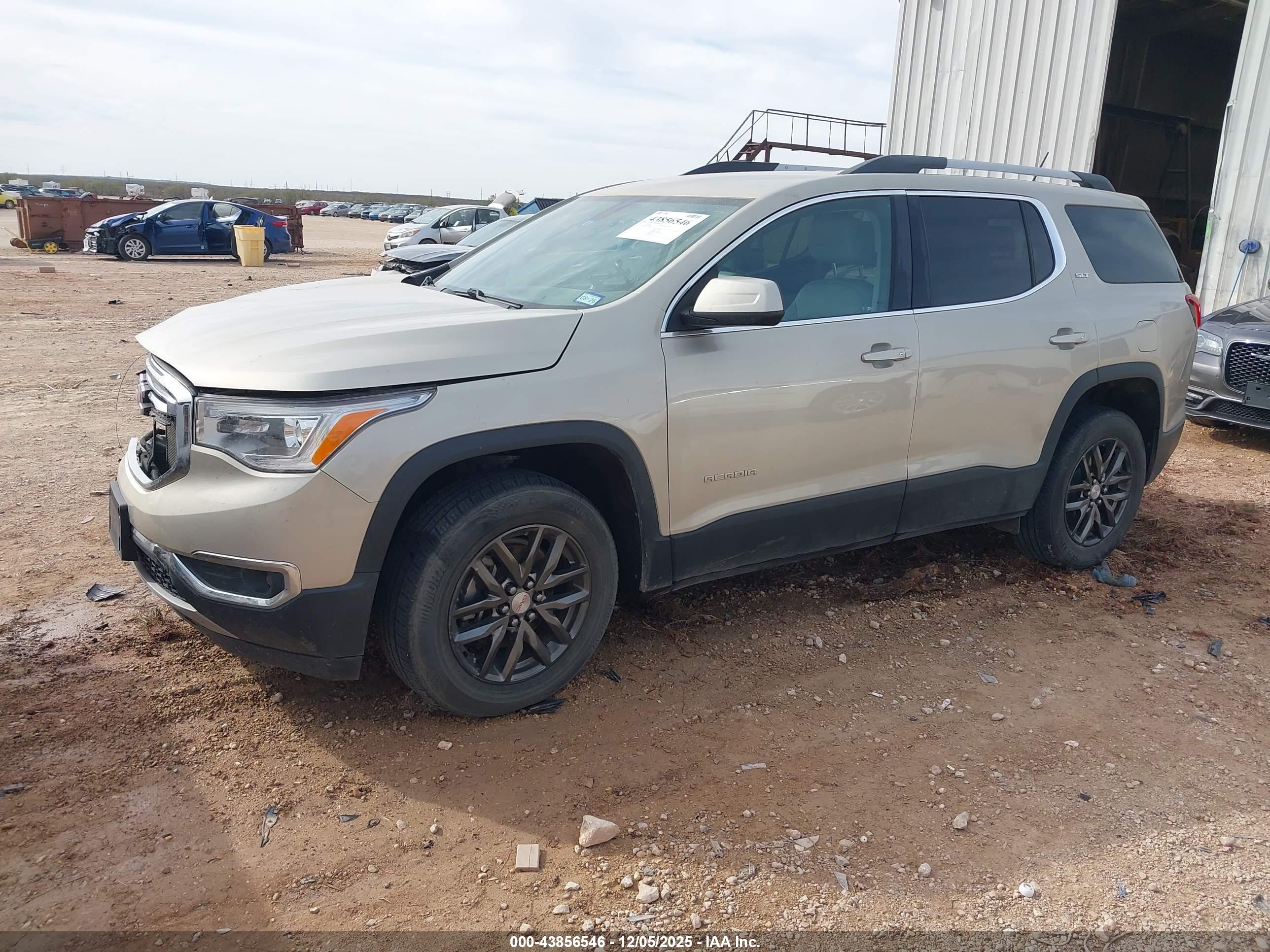 GMC ACADIA image 2