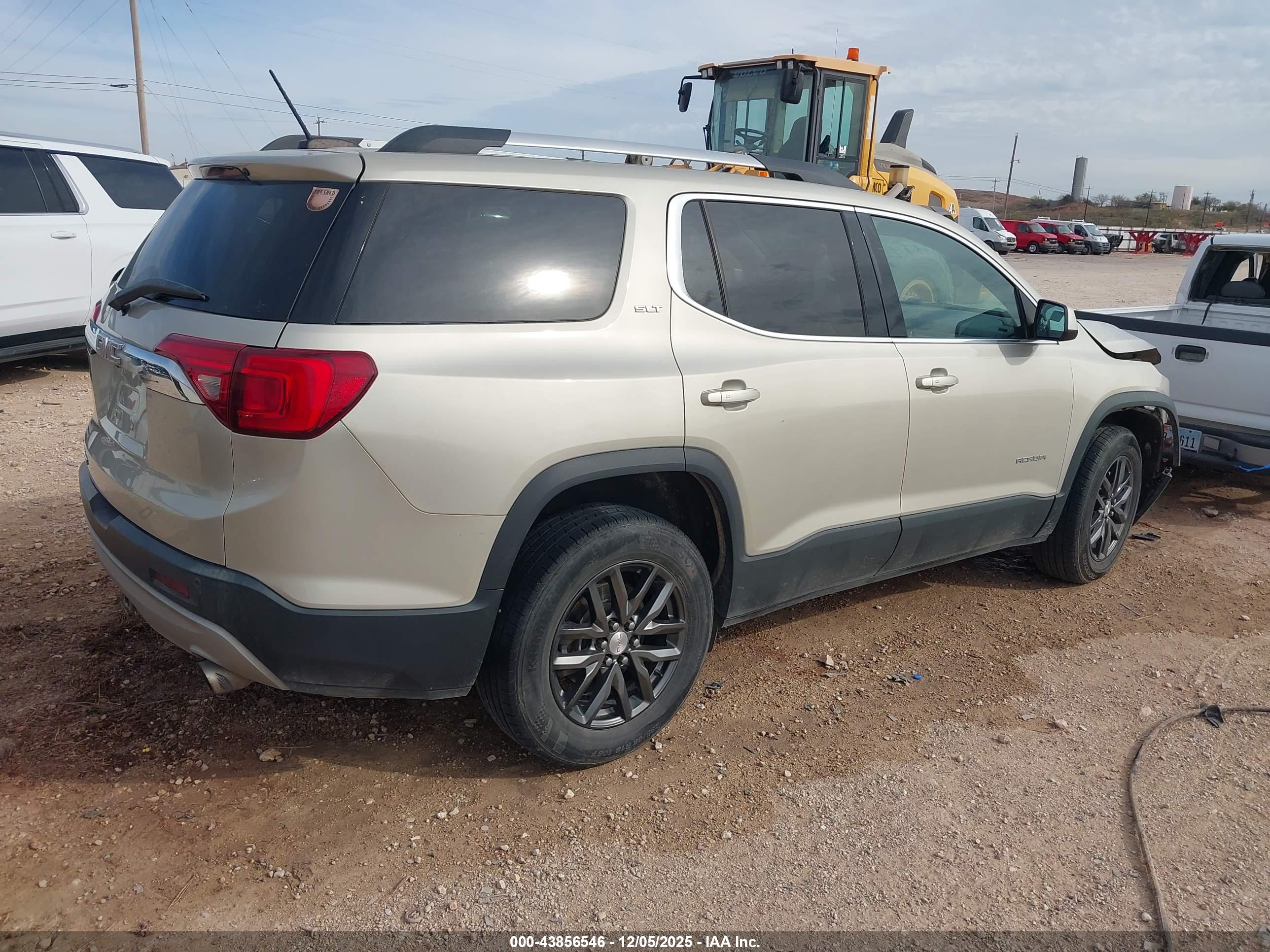GMC ACADIA image 4