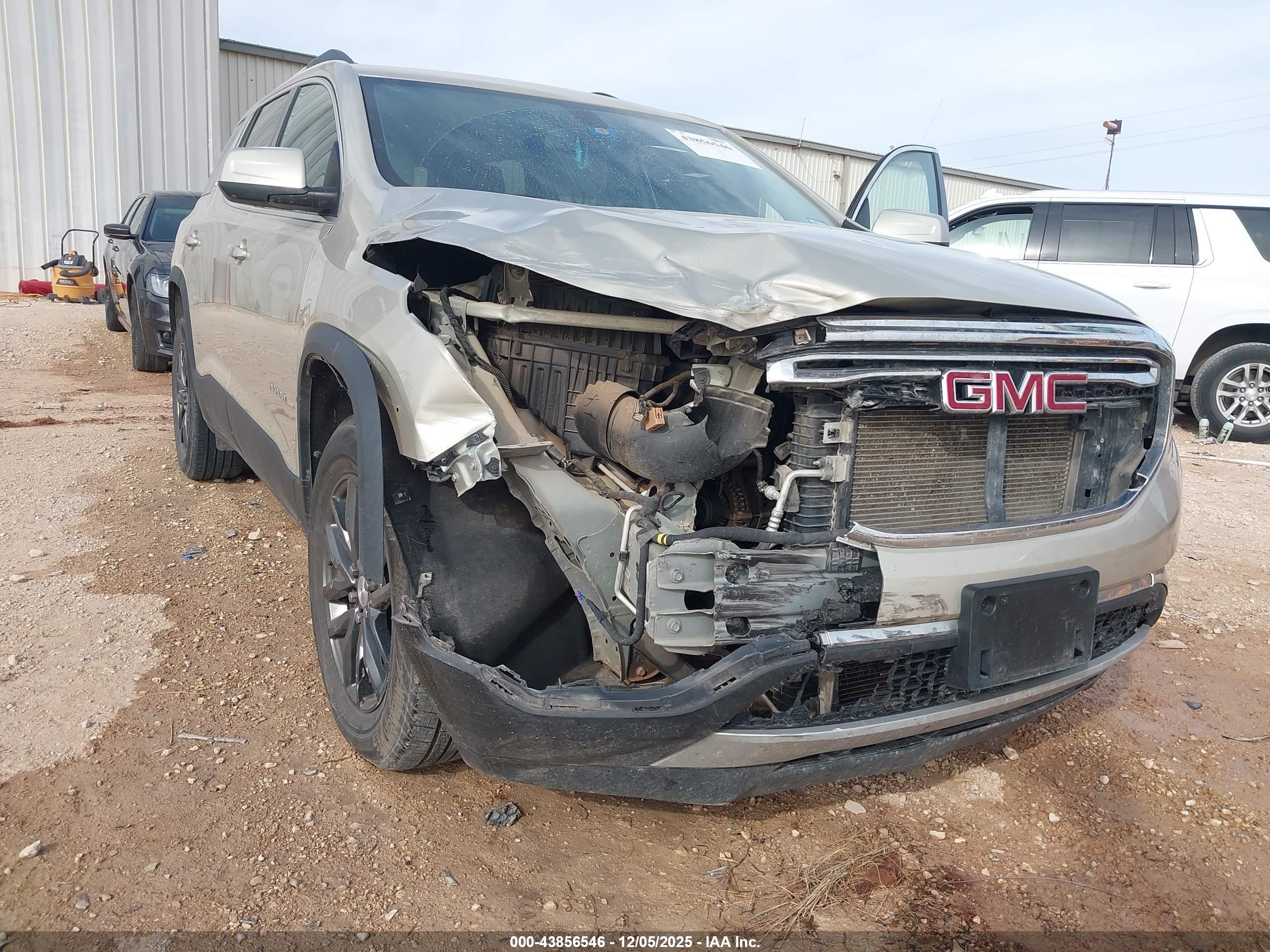GMC ACADIA image 6