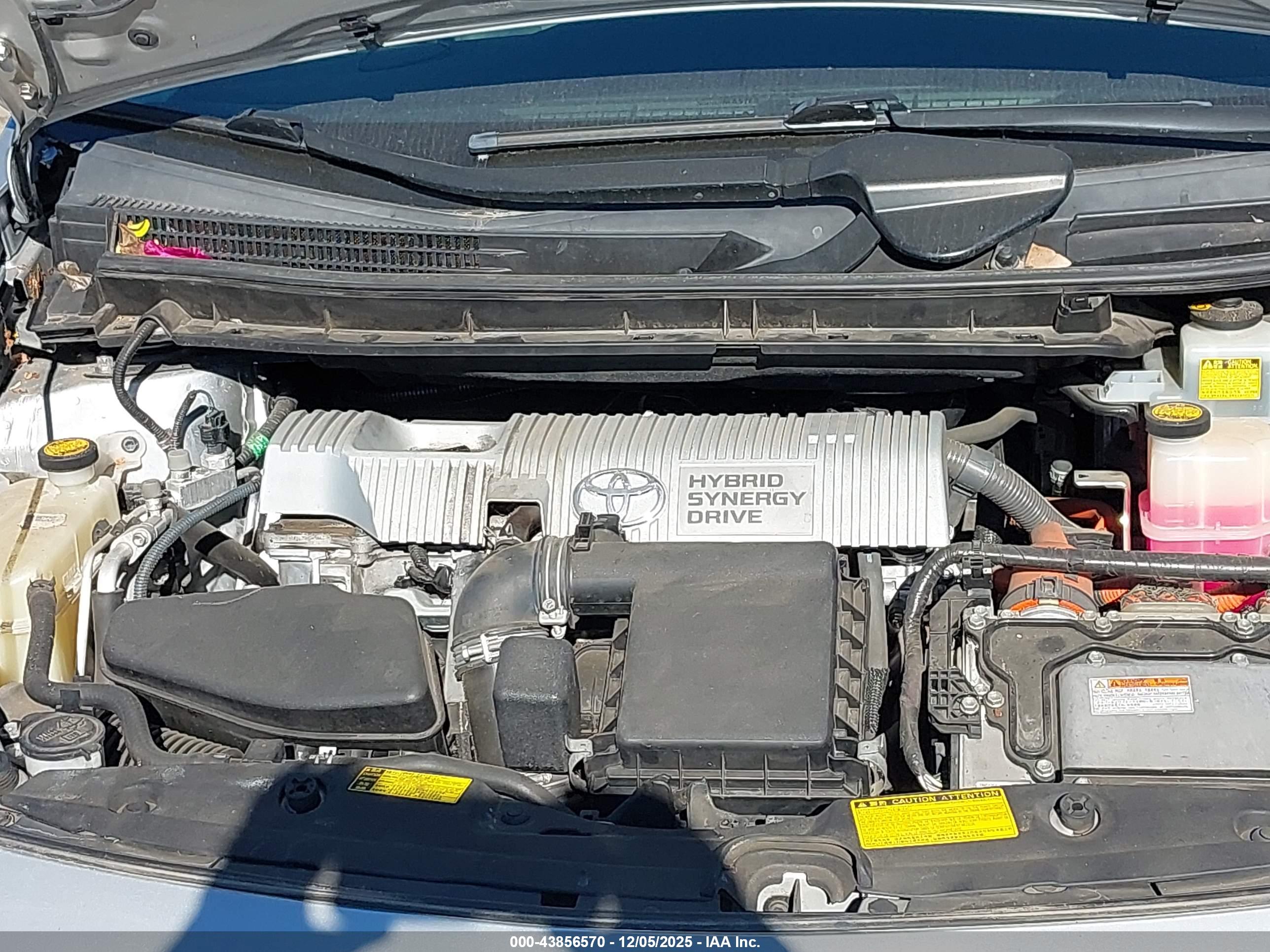 TOYOTA PRIUS image 10