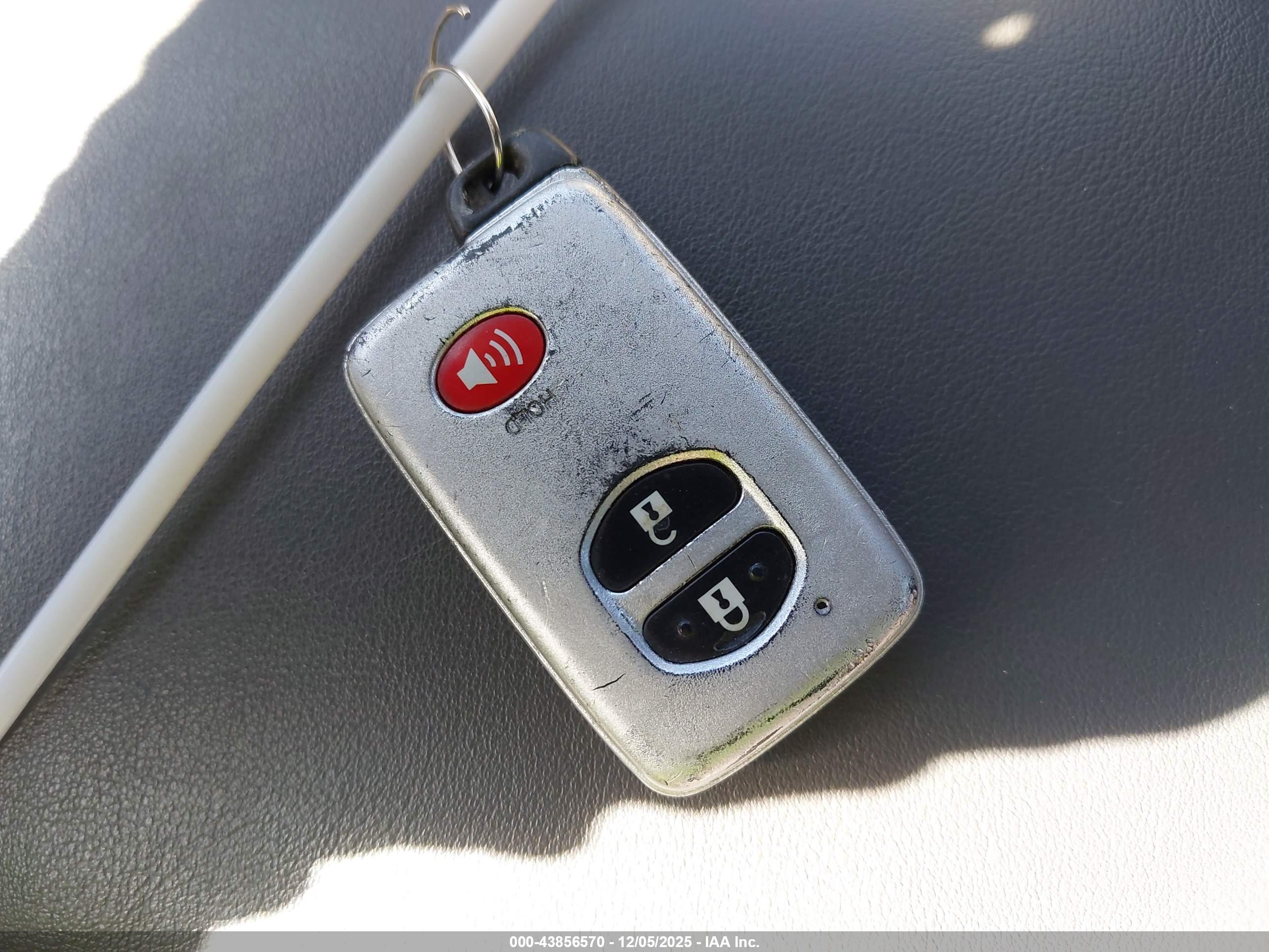 TOYOTA PRIUS image 11