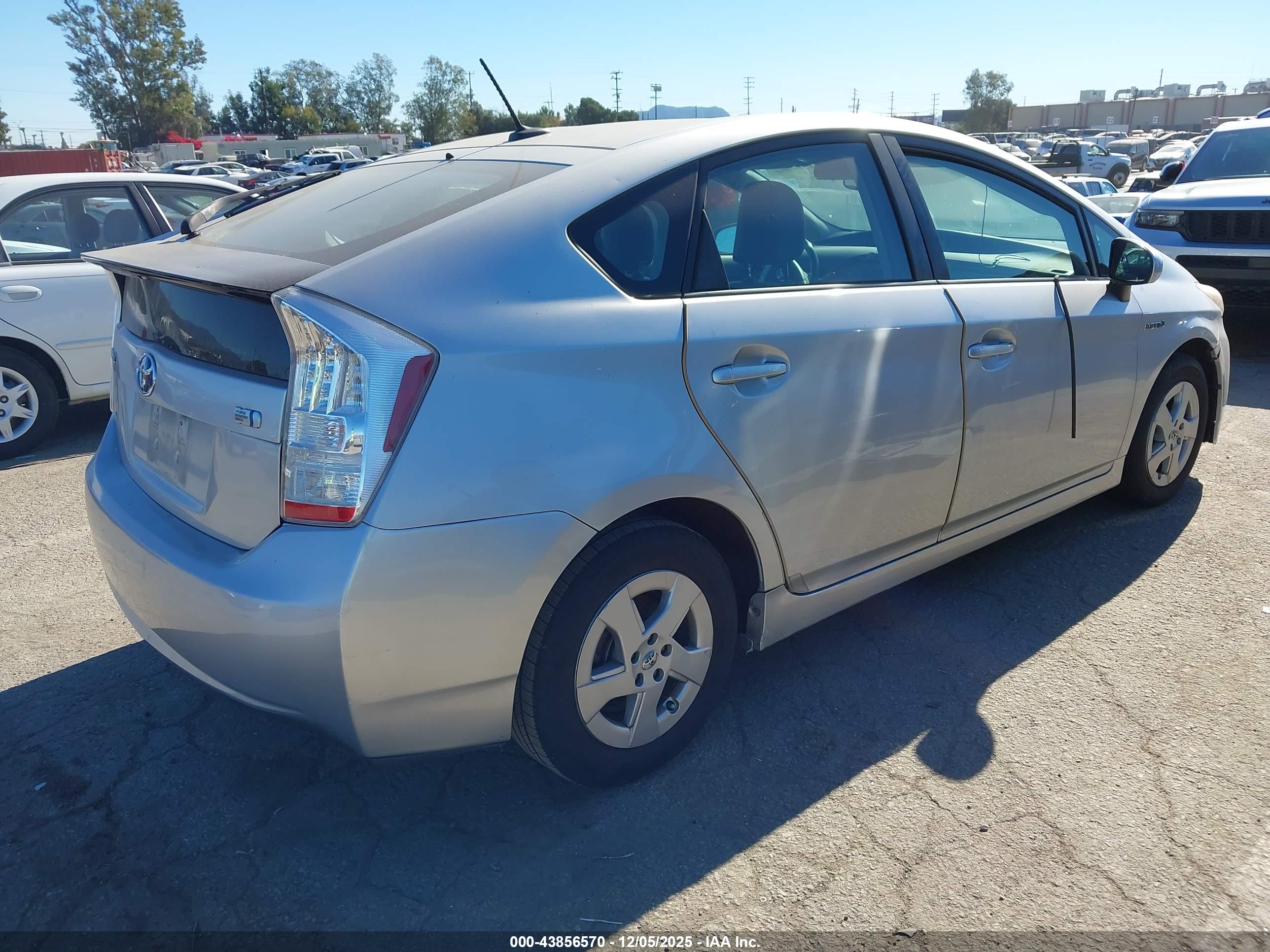TOYOTA PRIUS image 4