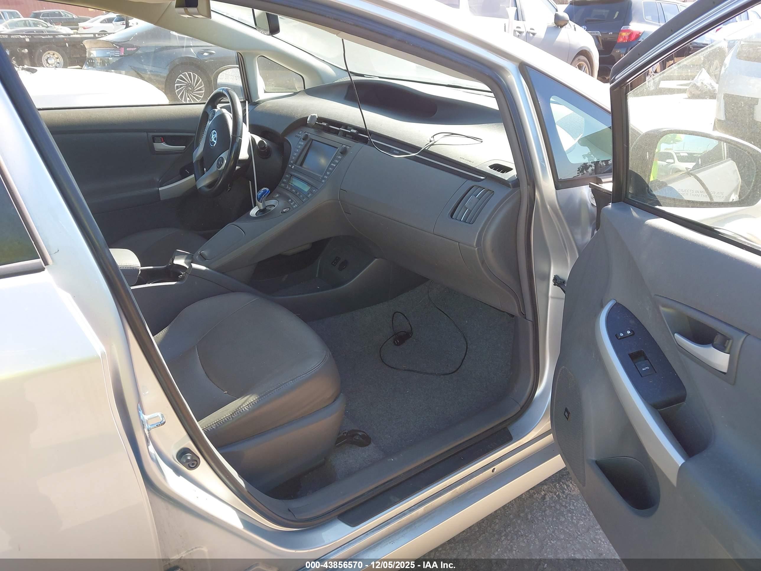 TOYOTA PRIUS image 5
