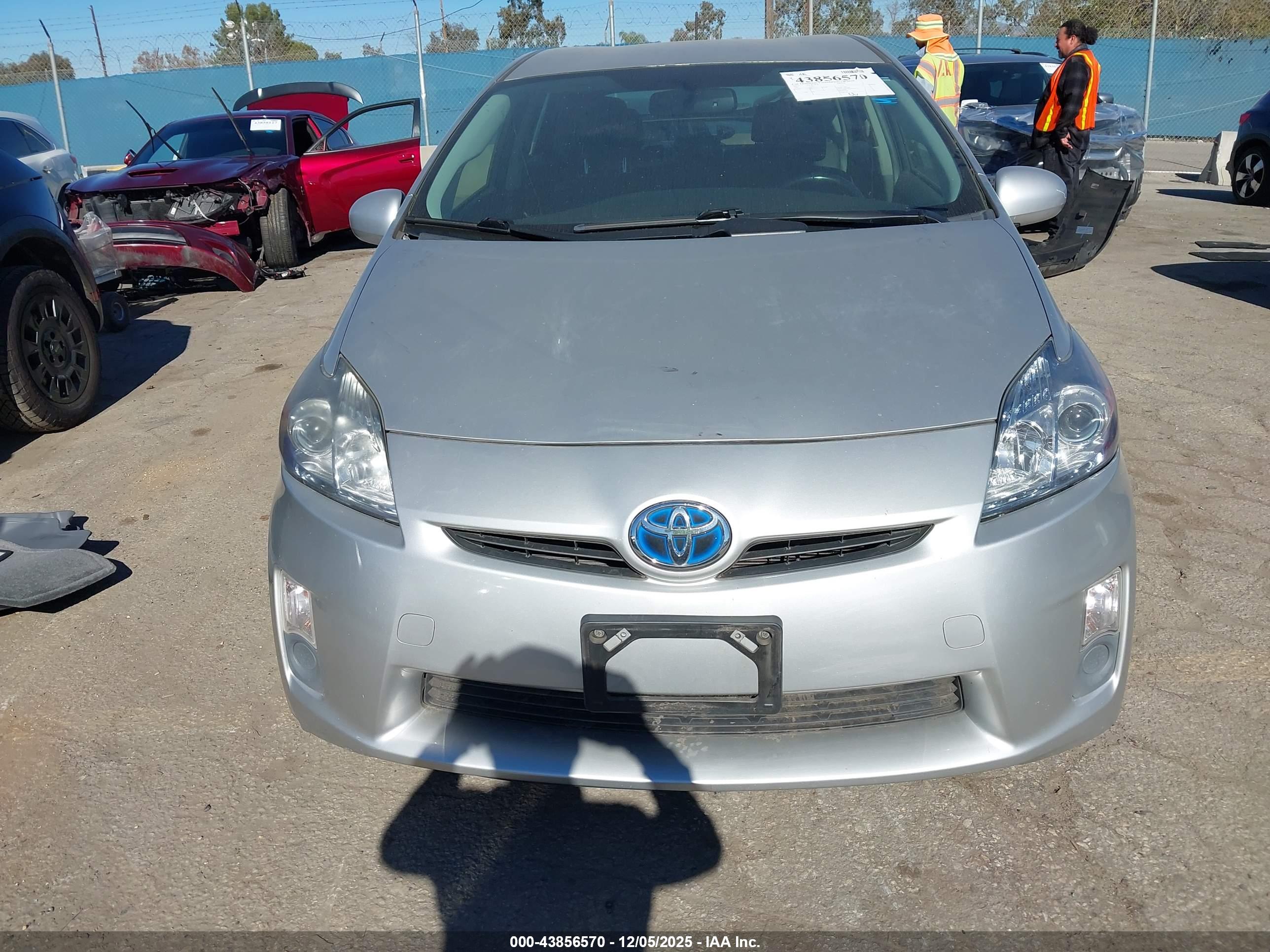 TOYOTA PRIUS image 6
