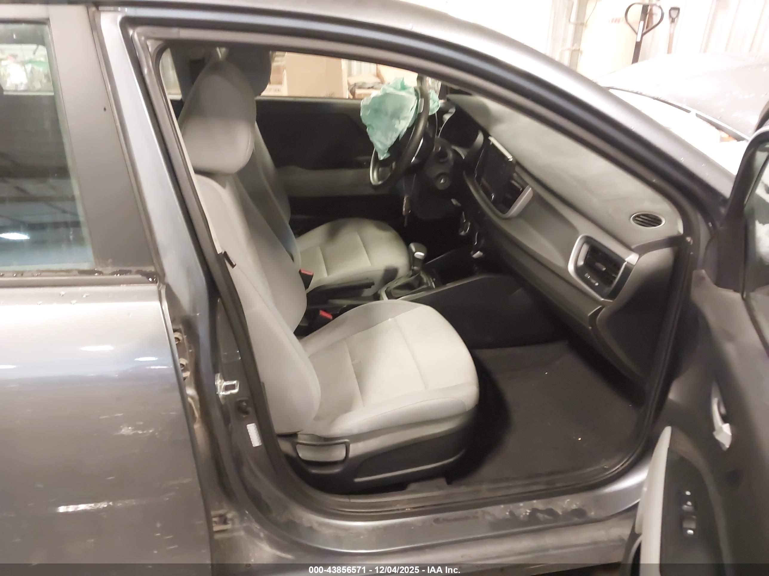 KIA RIO image 5