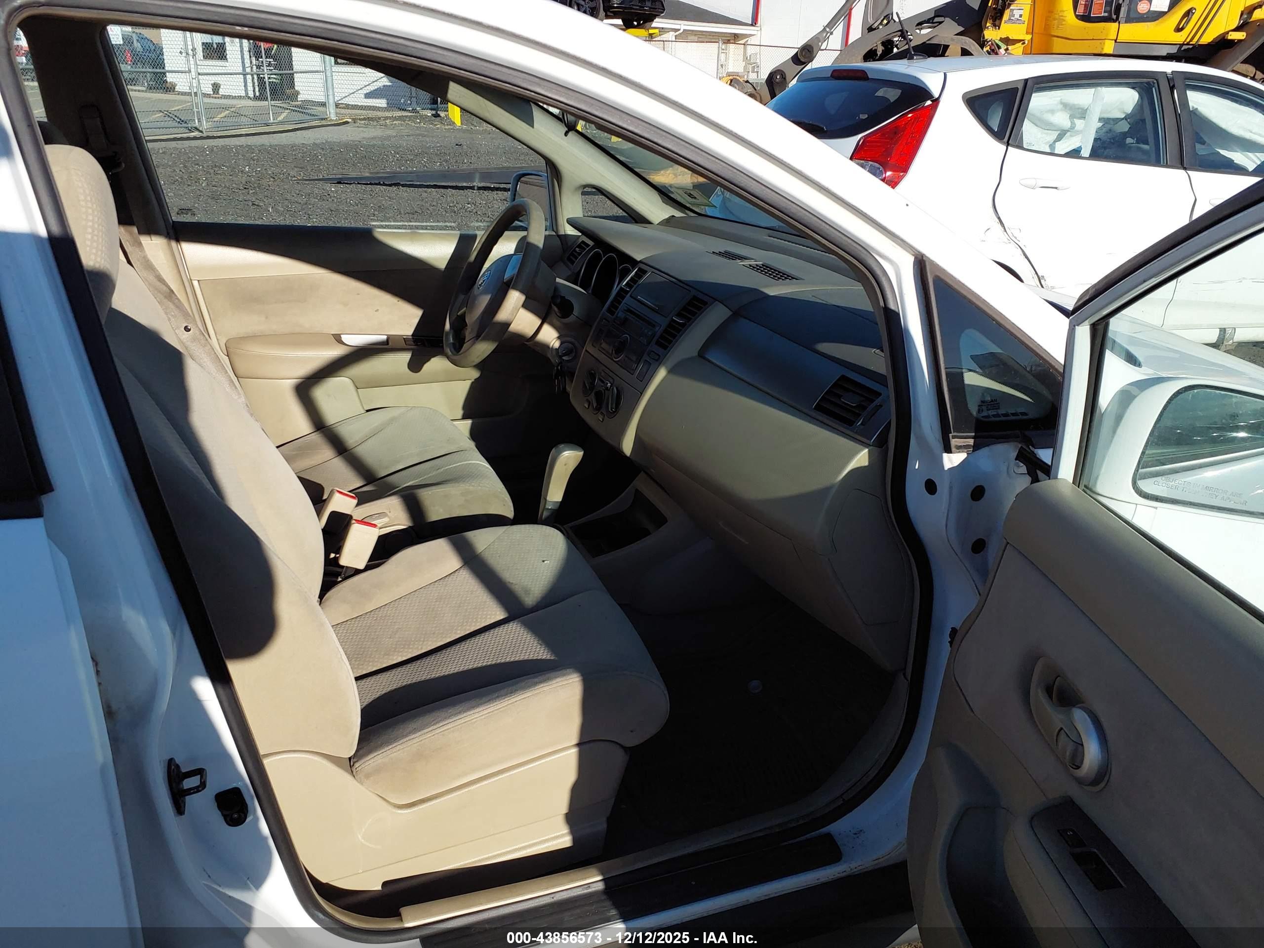 NISSAN VERSA image 5