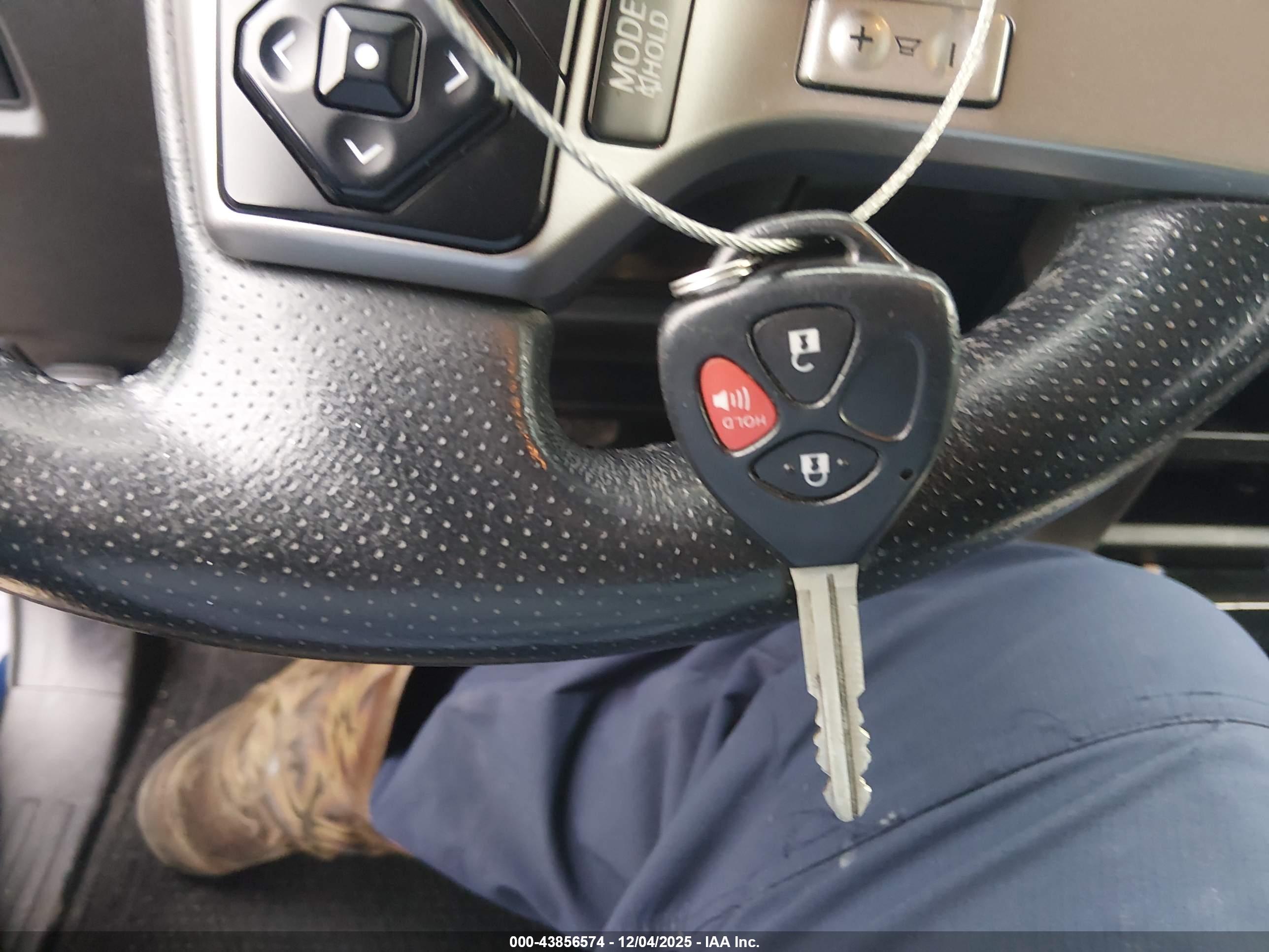 TOYOTA 4RUNNER image 11
