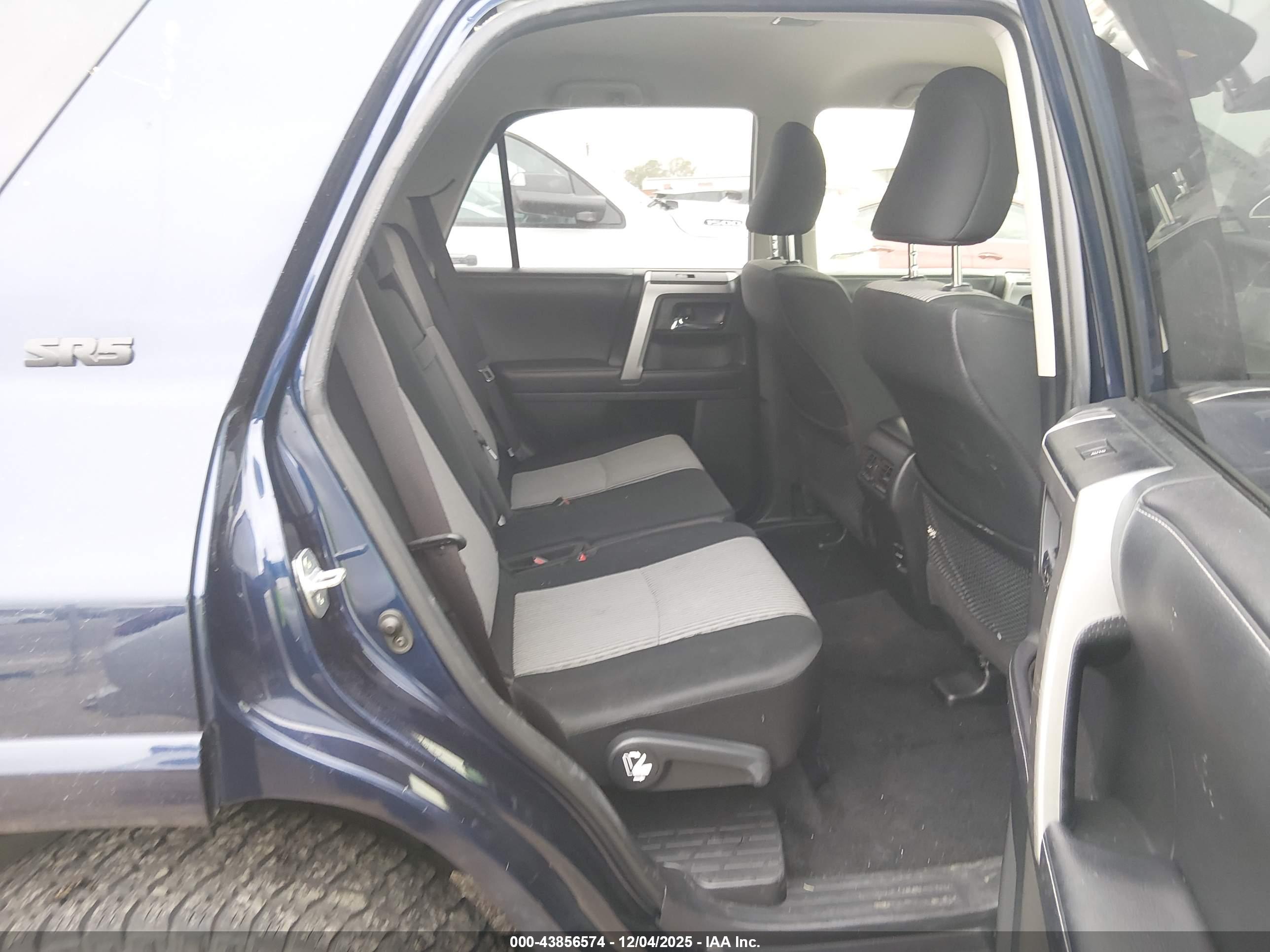 TOYOTA 4RUNNER image 8