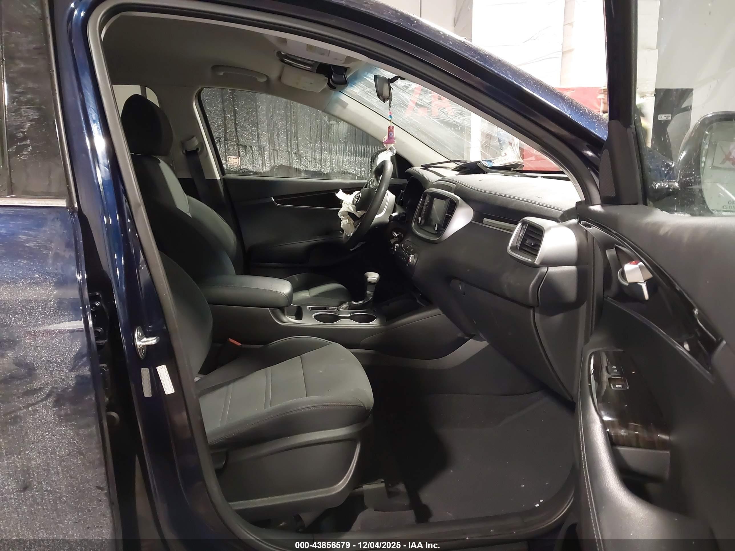 KIA SORENTO image 5