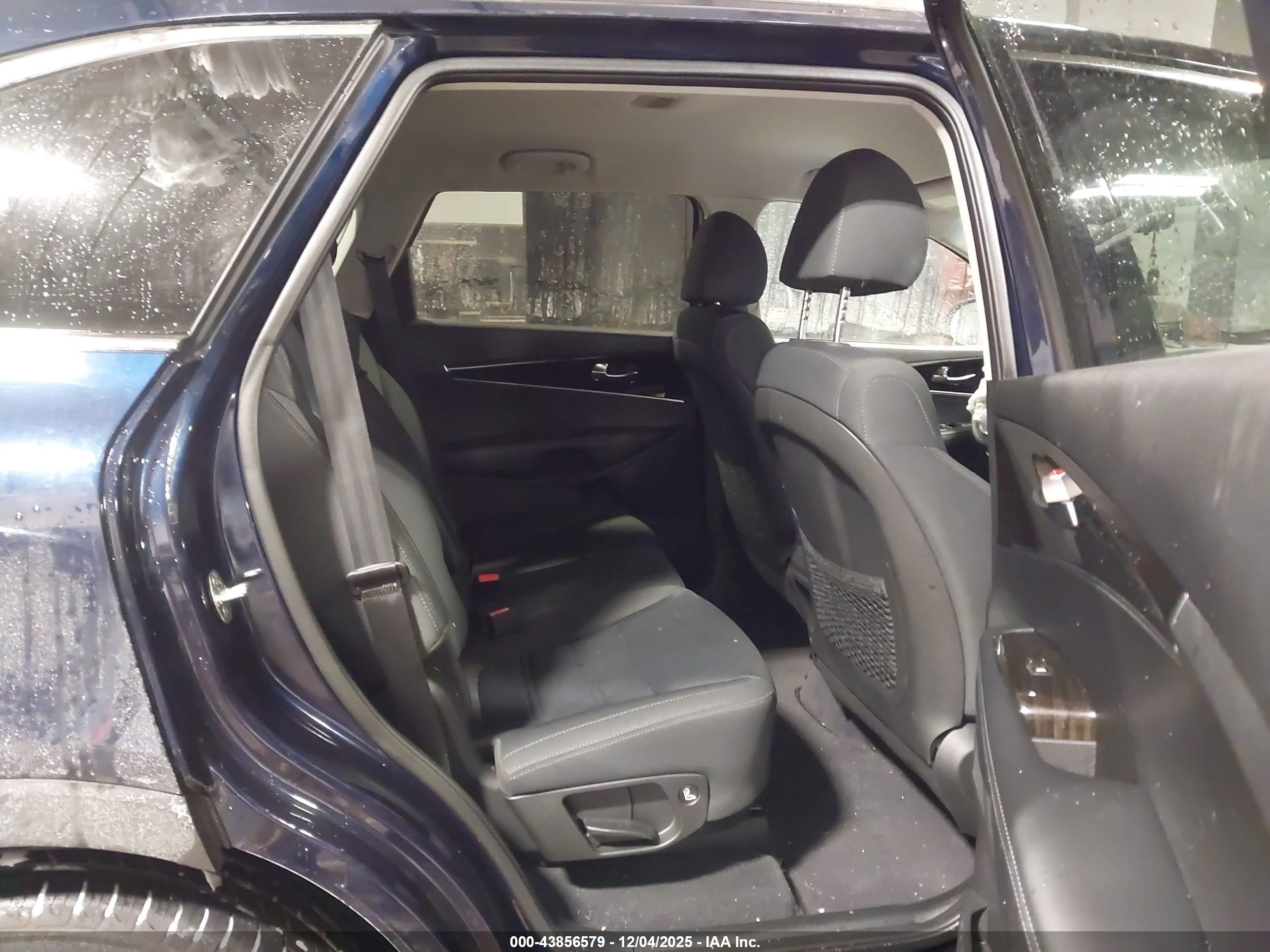 KIA SORENTO image 8