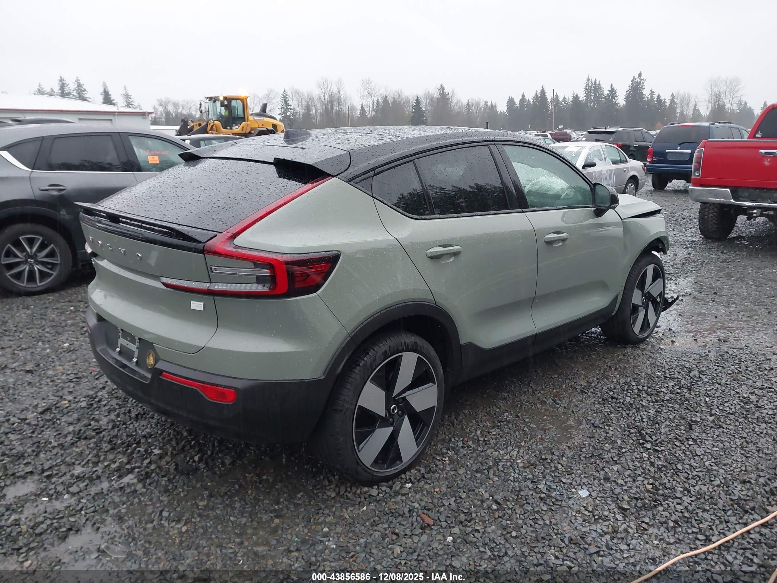 VOLVO C40 image 4