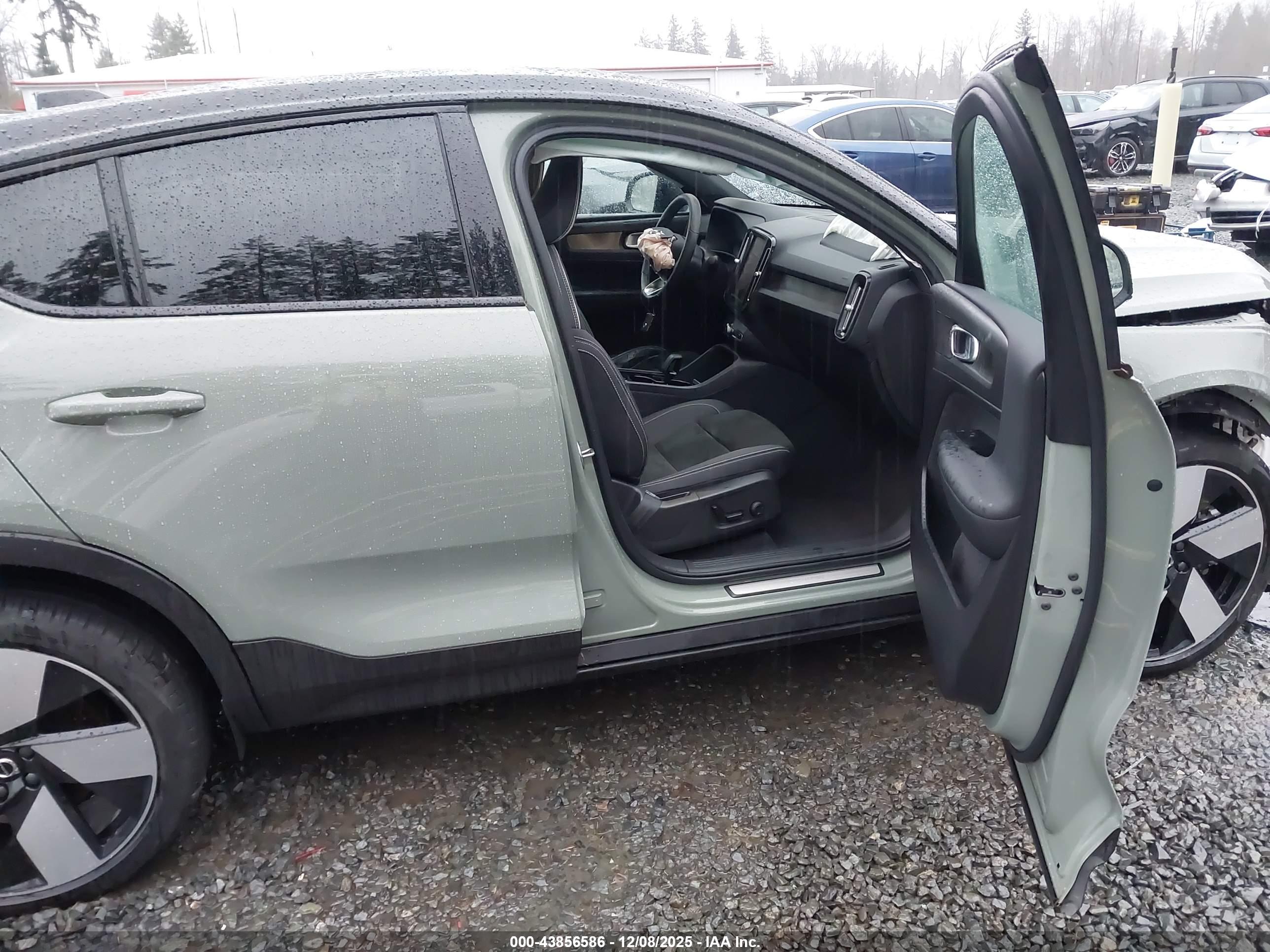 VOLVO C40 image 5