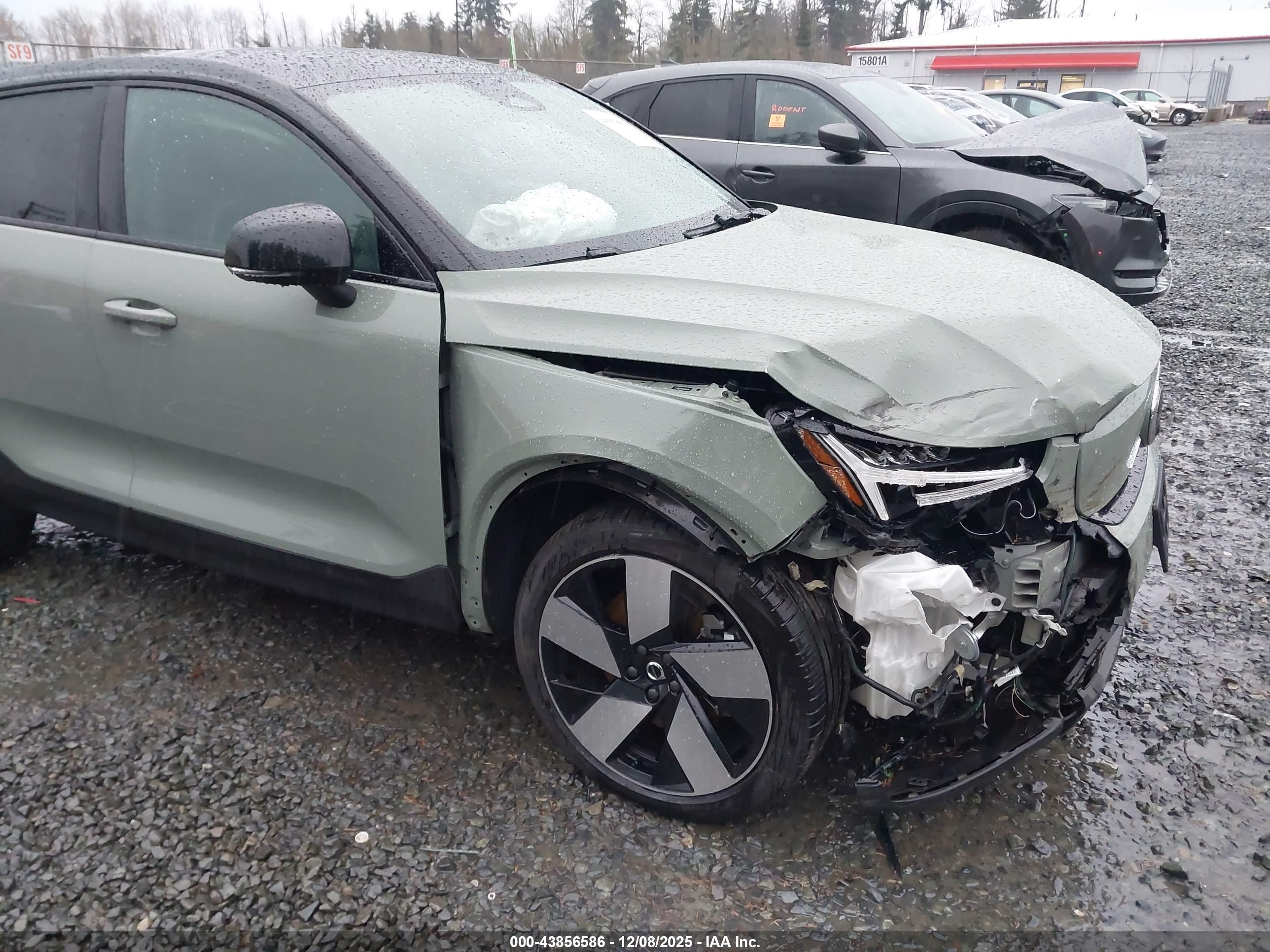 VOLVO C40 image 6