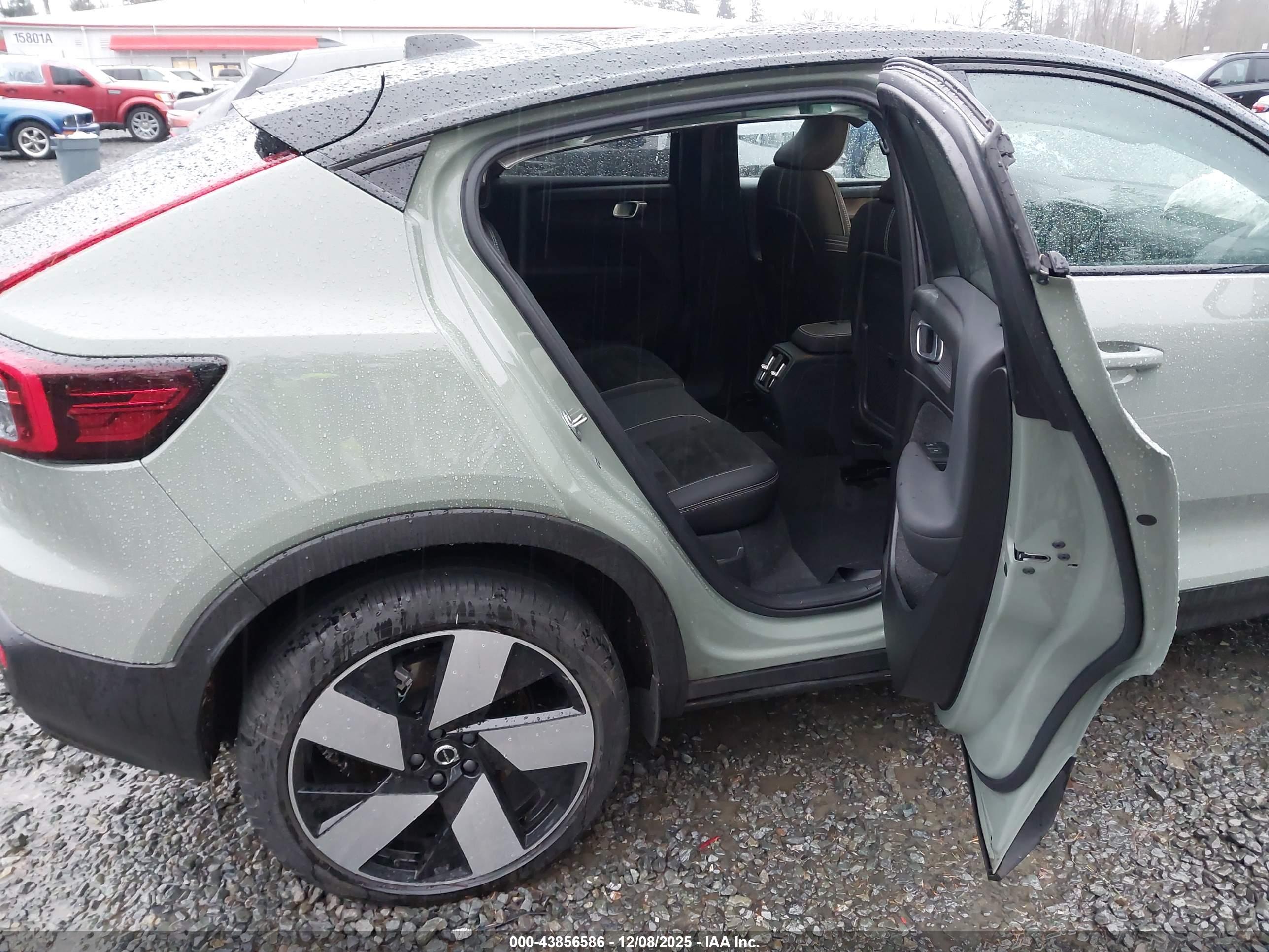 VOLVO C40 image 8