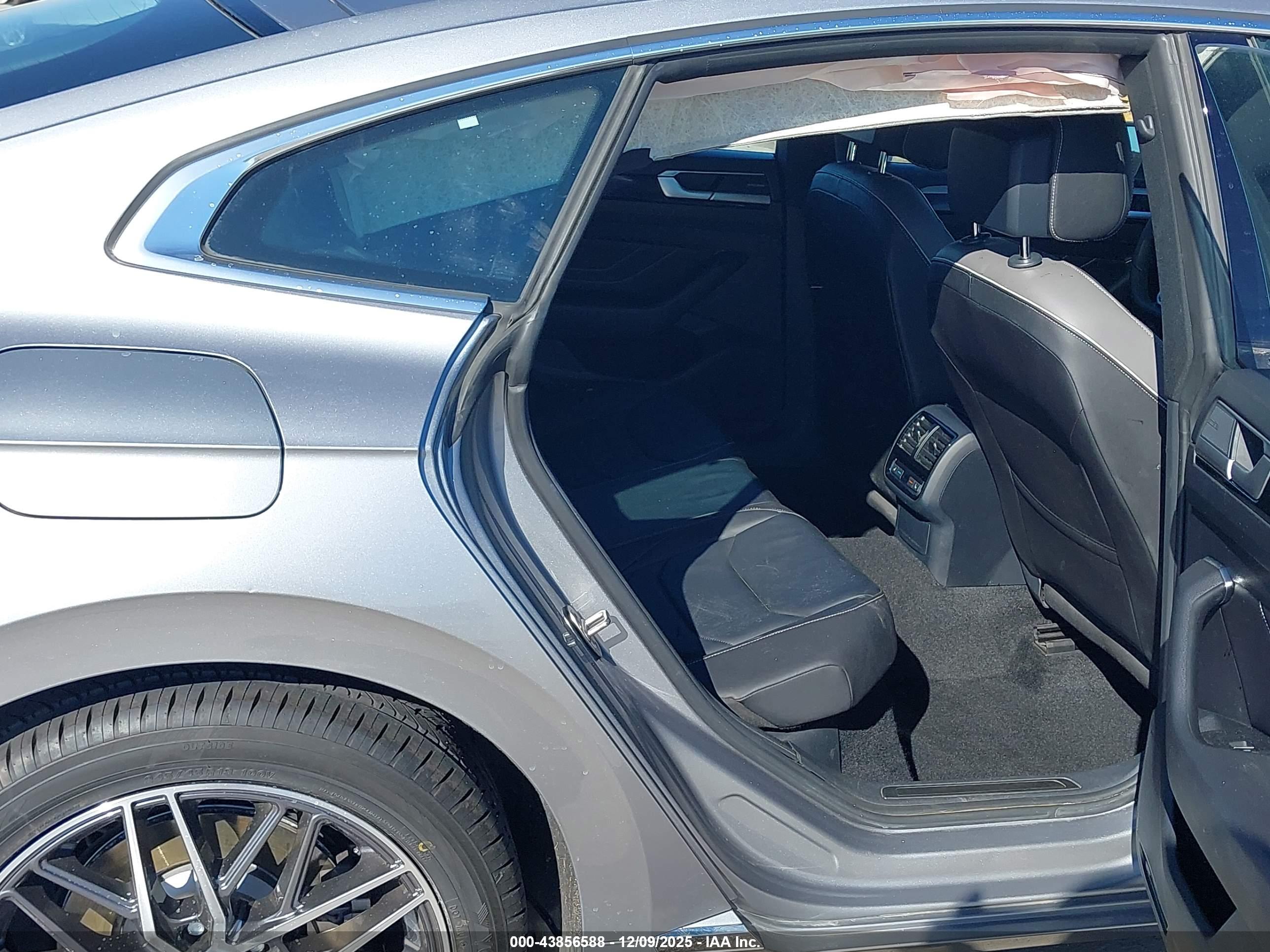VOLKSWAGEN ARTEON image 8