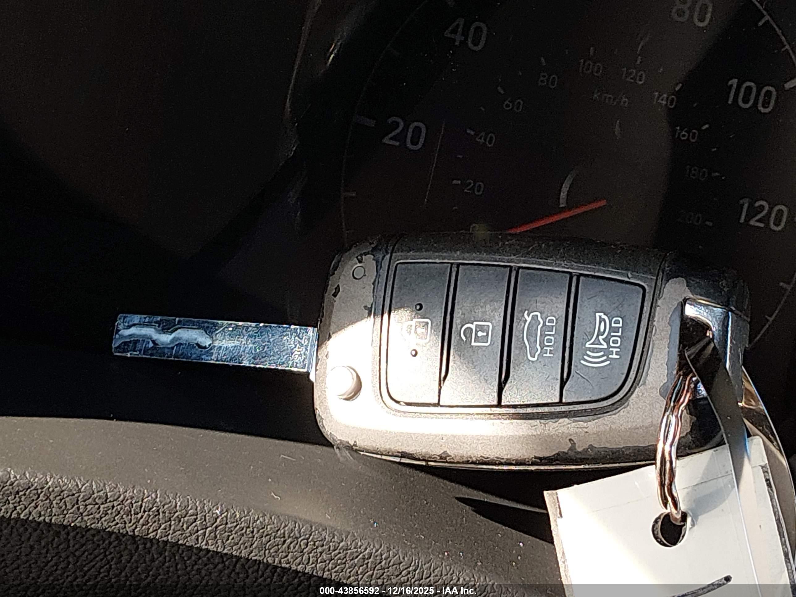 HYUNDAI ACCENT image 11