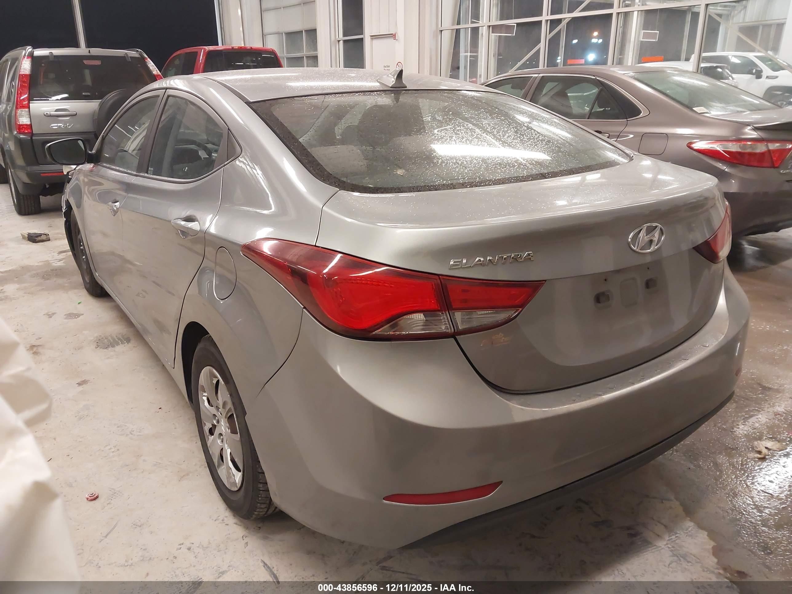 HYUNDAI ELANTRA image 3