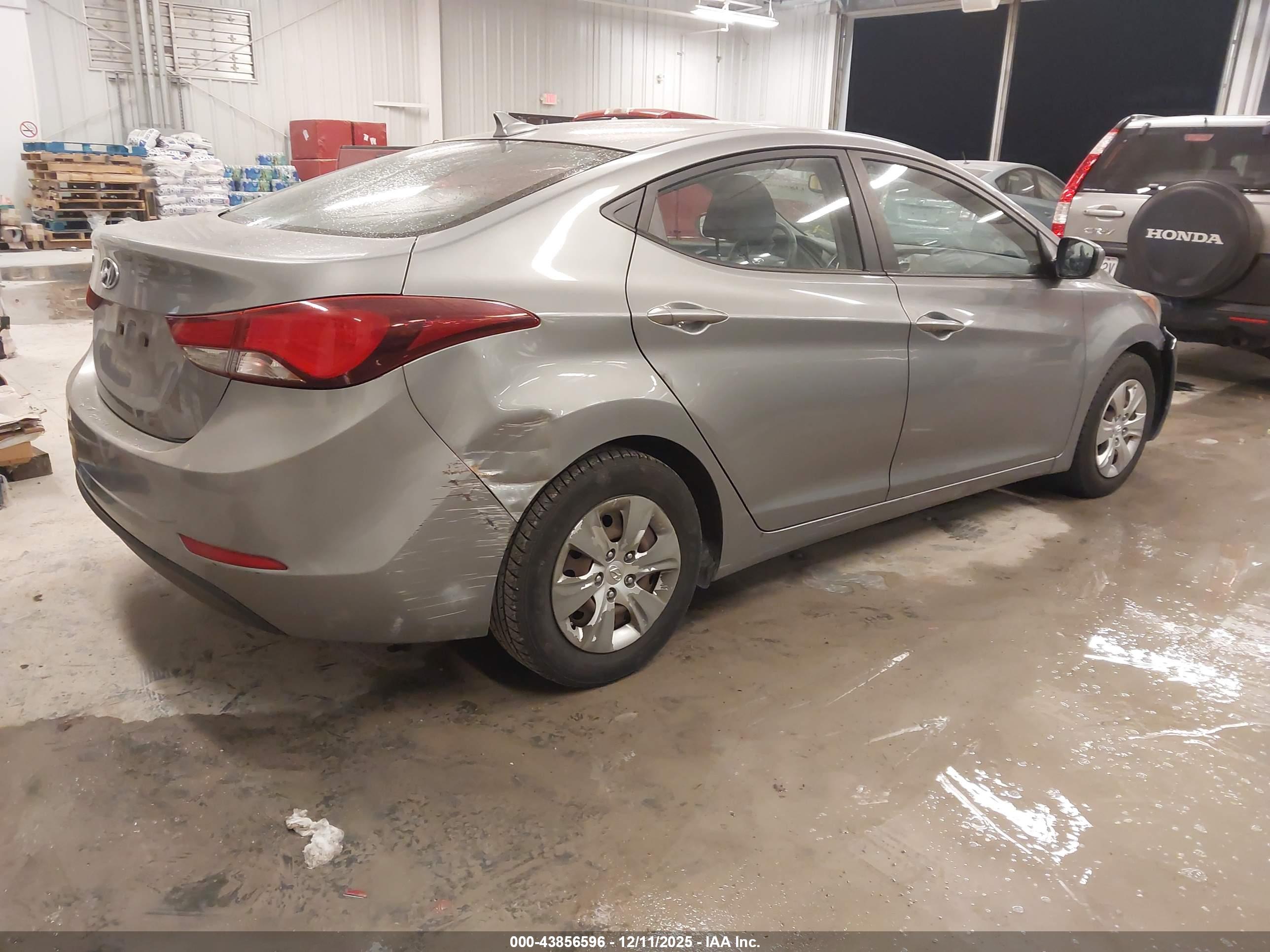 HYUNDAI ELANTRA image 4