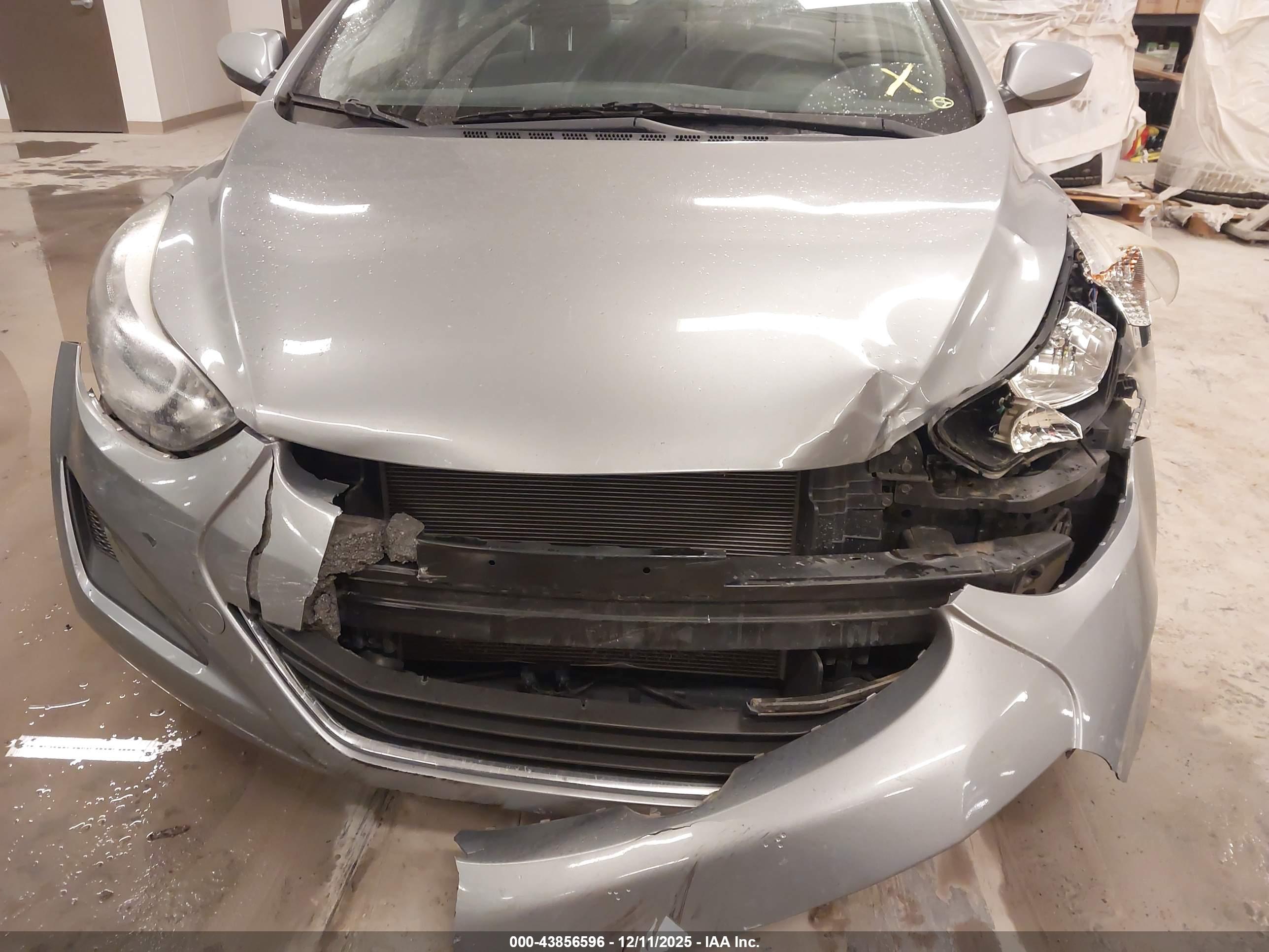 HYUNDAI ELANTRA image 6