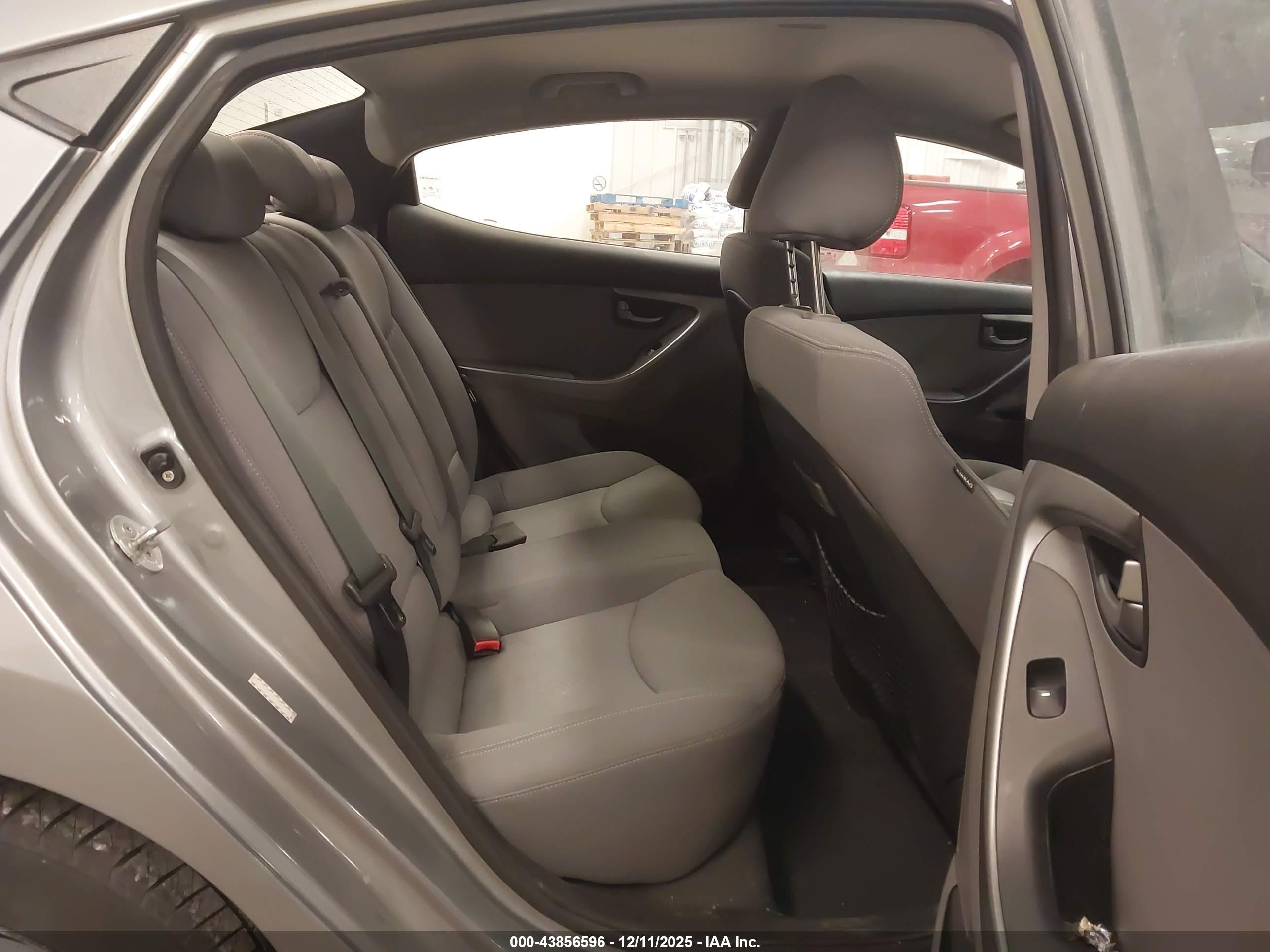 HYUNDAI ELANTRA image 8