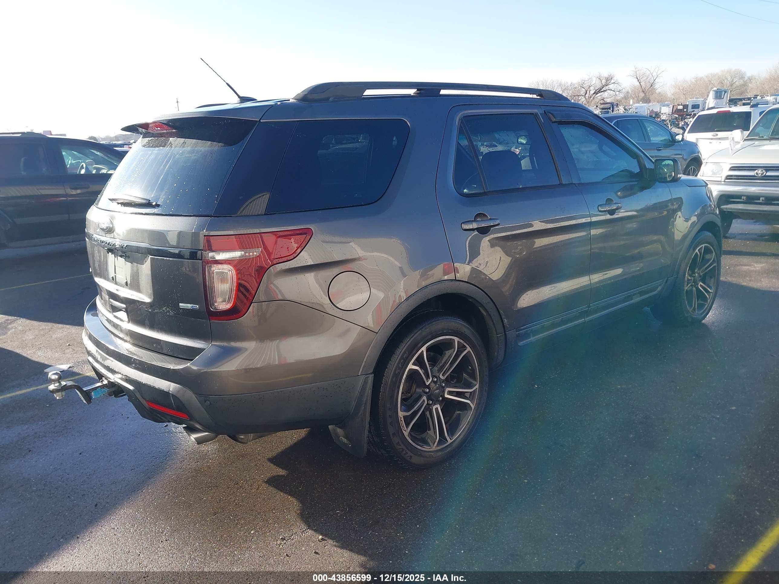 FORD EXPLORER image 4