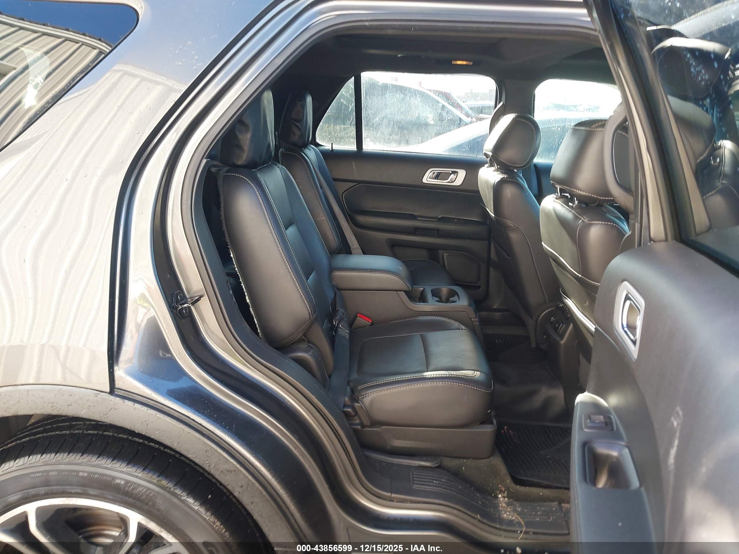 FORD EXPLORER image 8