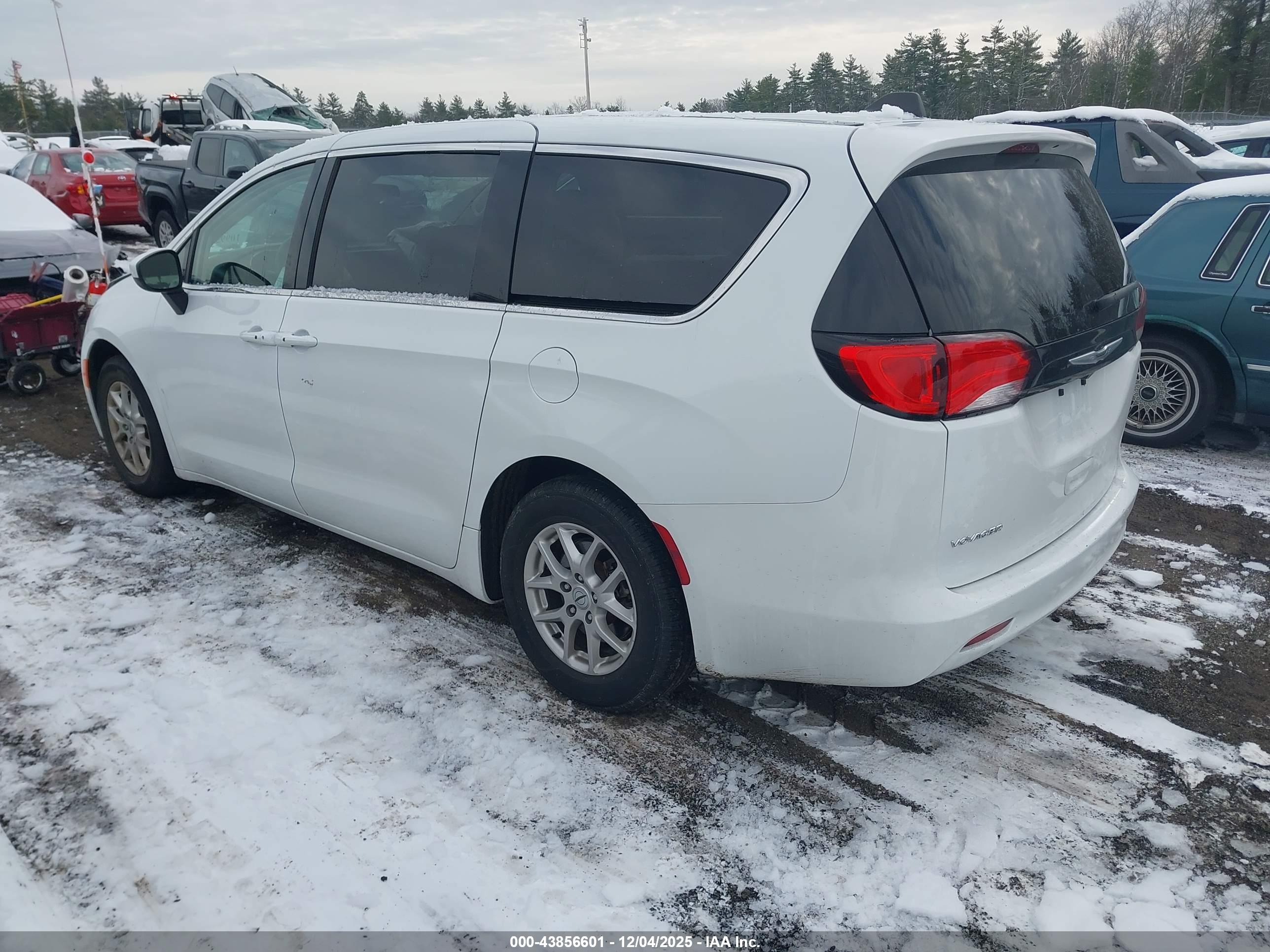 CHRYSLER VOYAGER image 3