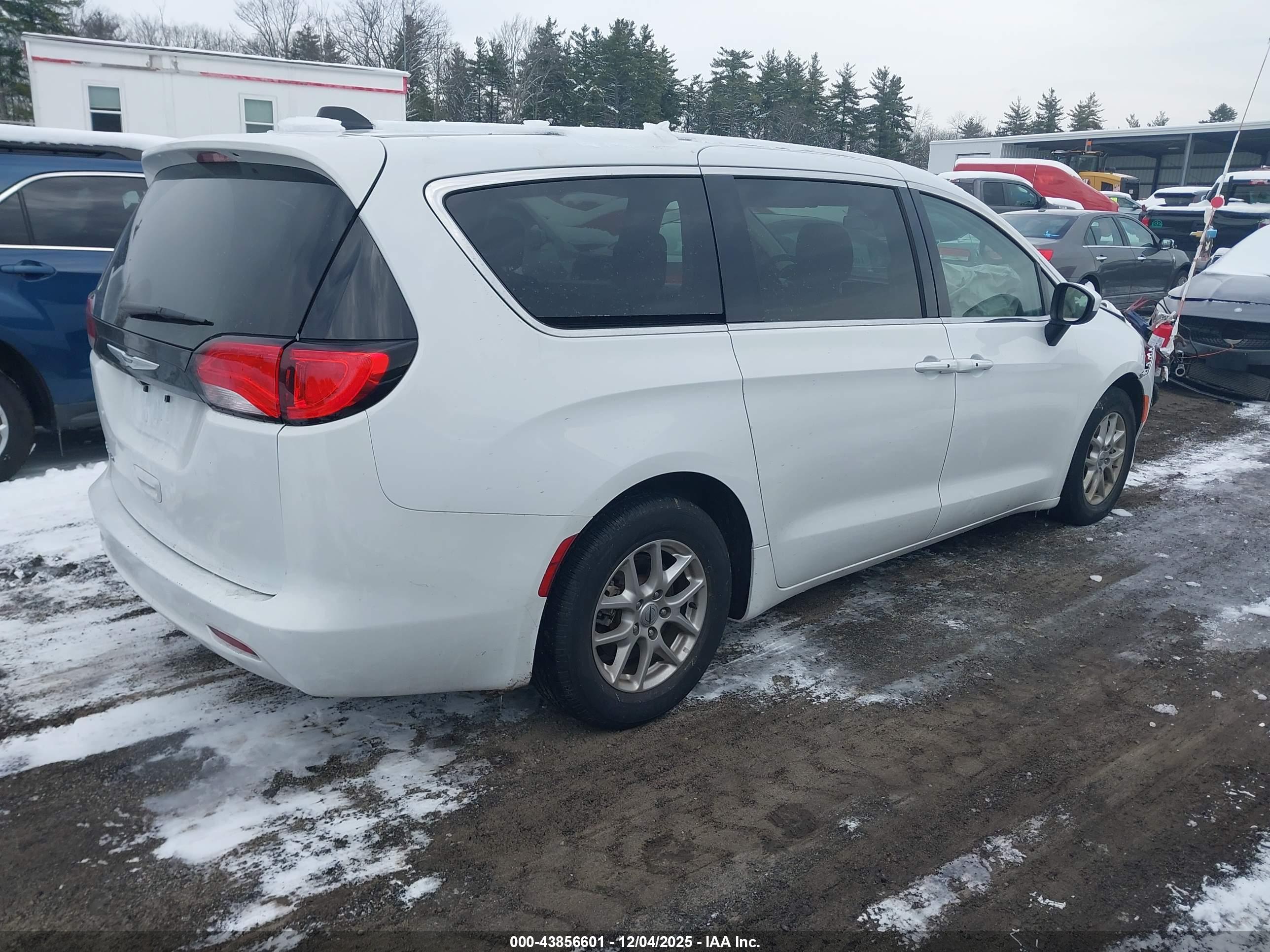 CHRYSLER VOYAGER image 4