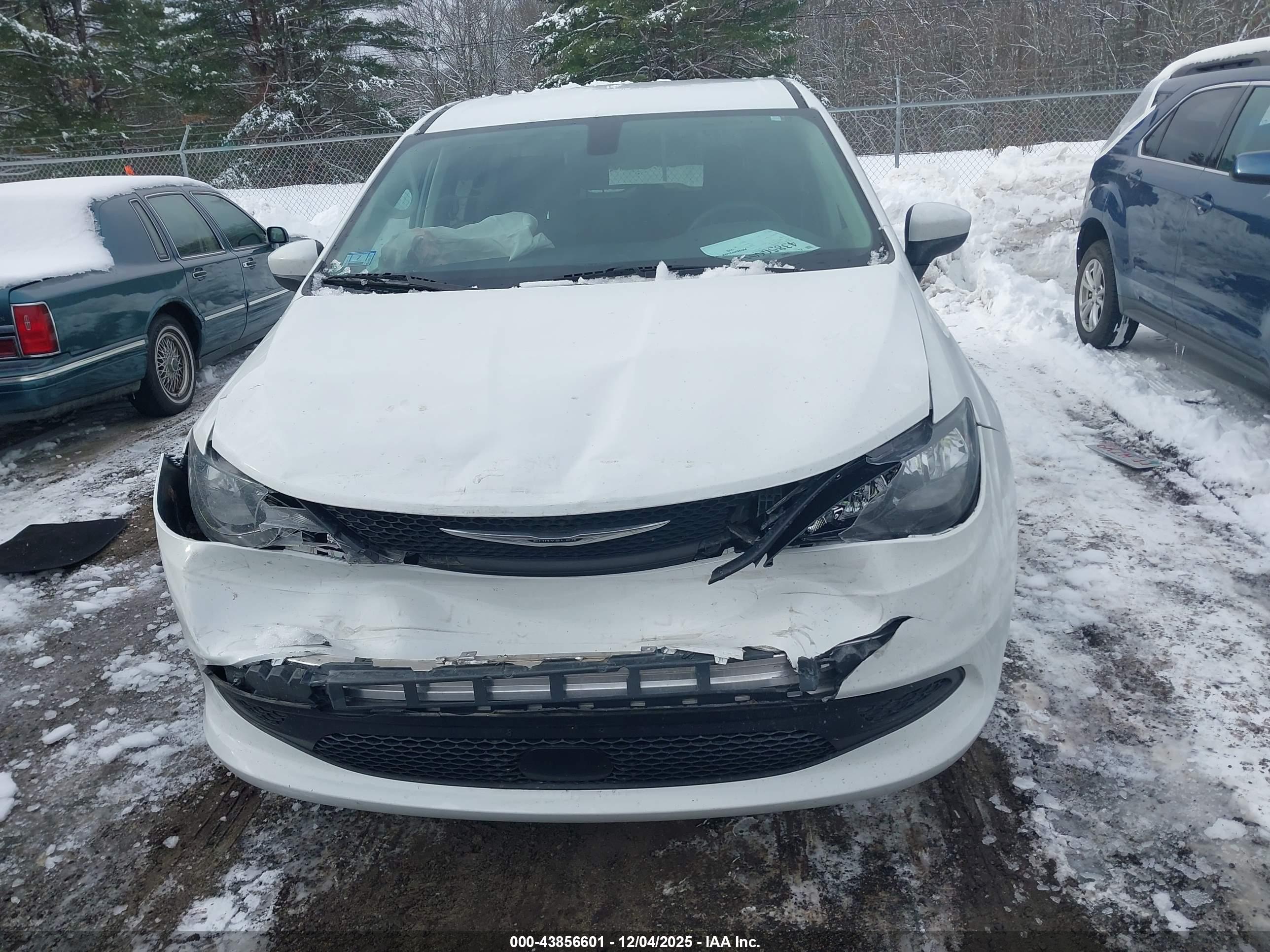 CHRYSLER VOYAGER image 6