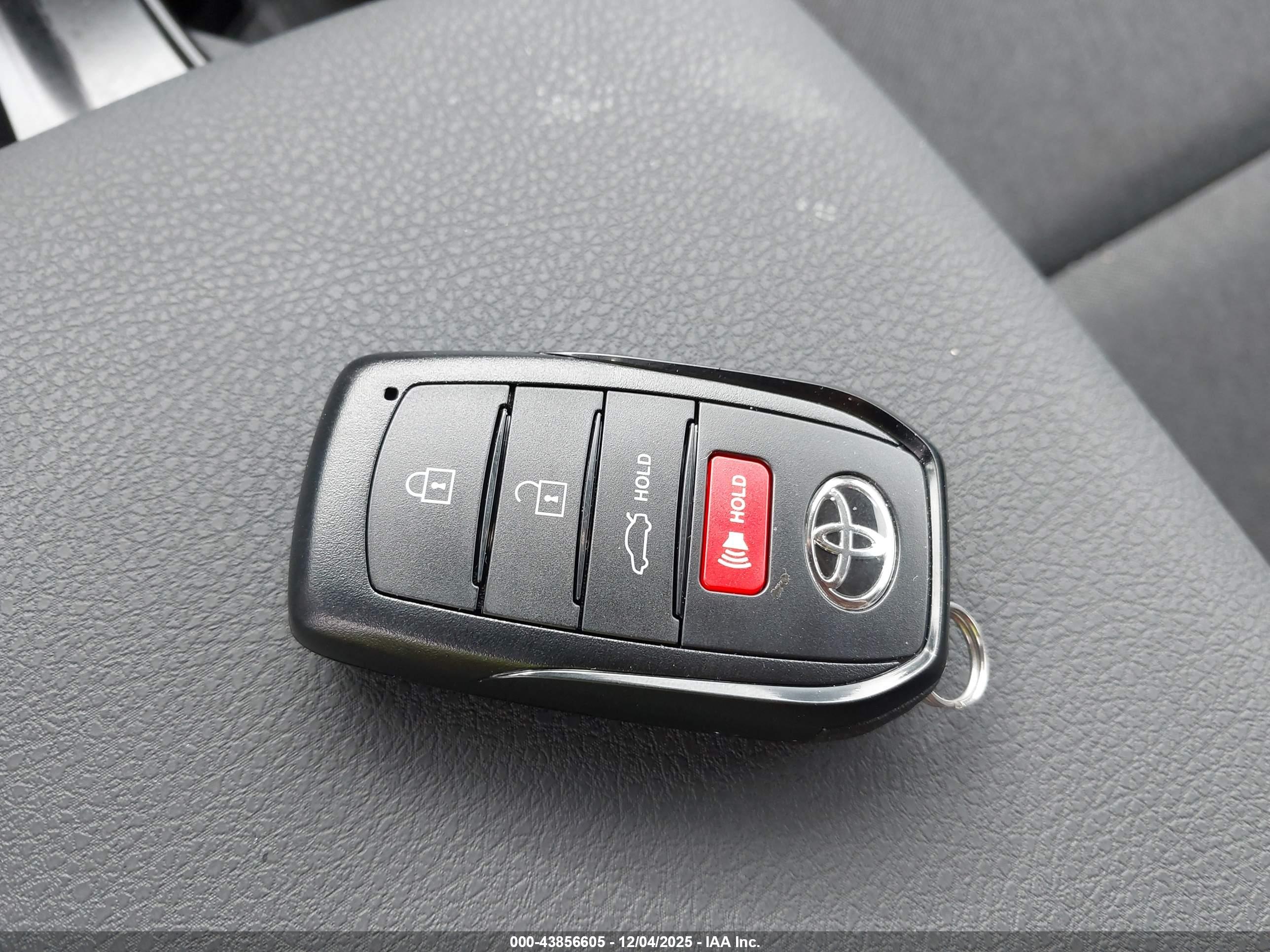 TOYOTA CAMRY image 11