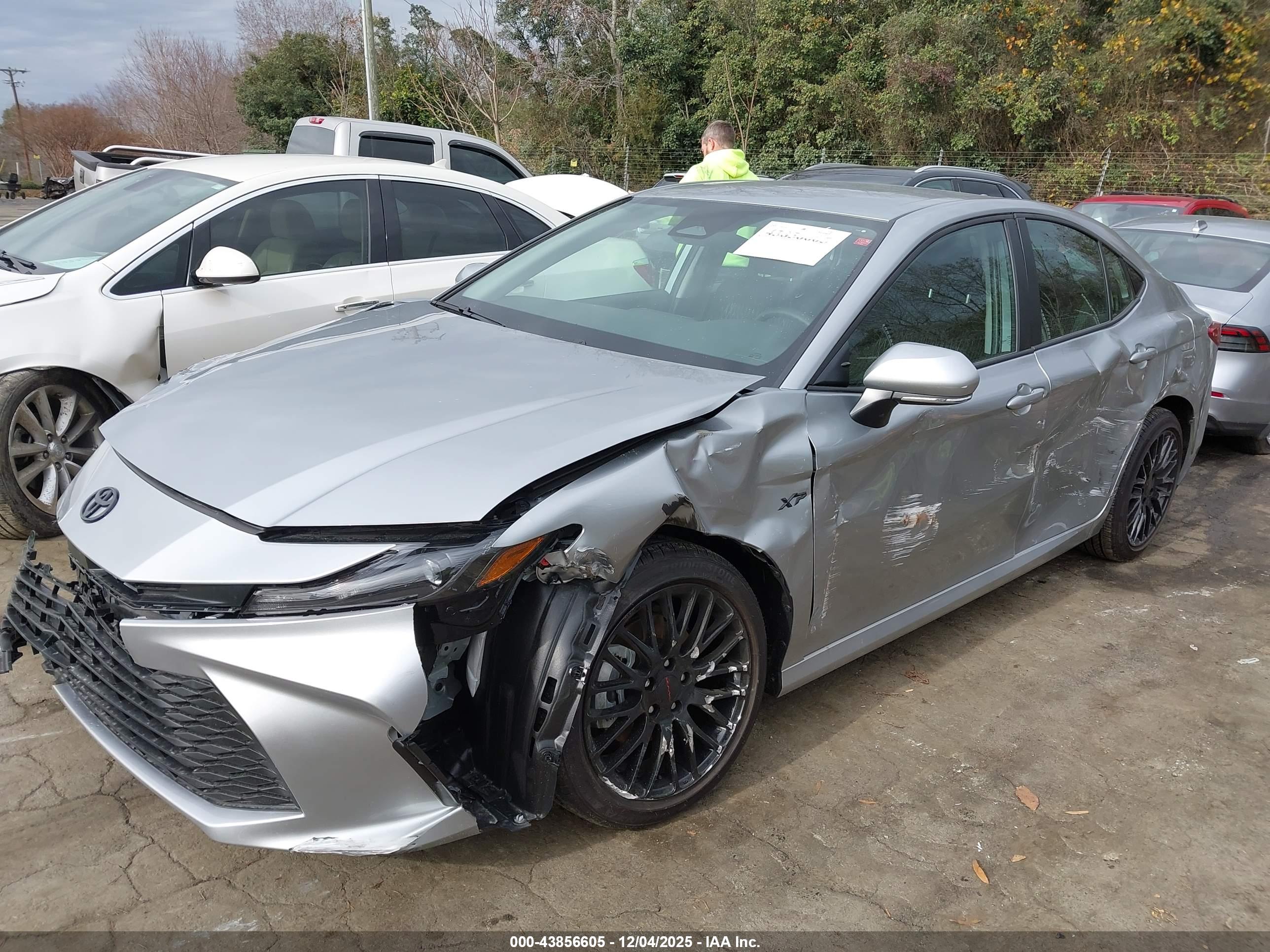 TOYOTA CAMRY image 2
