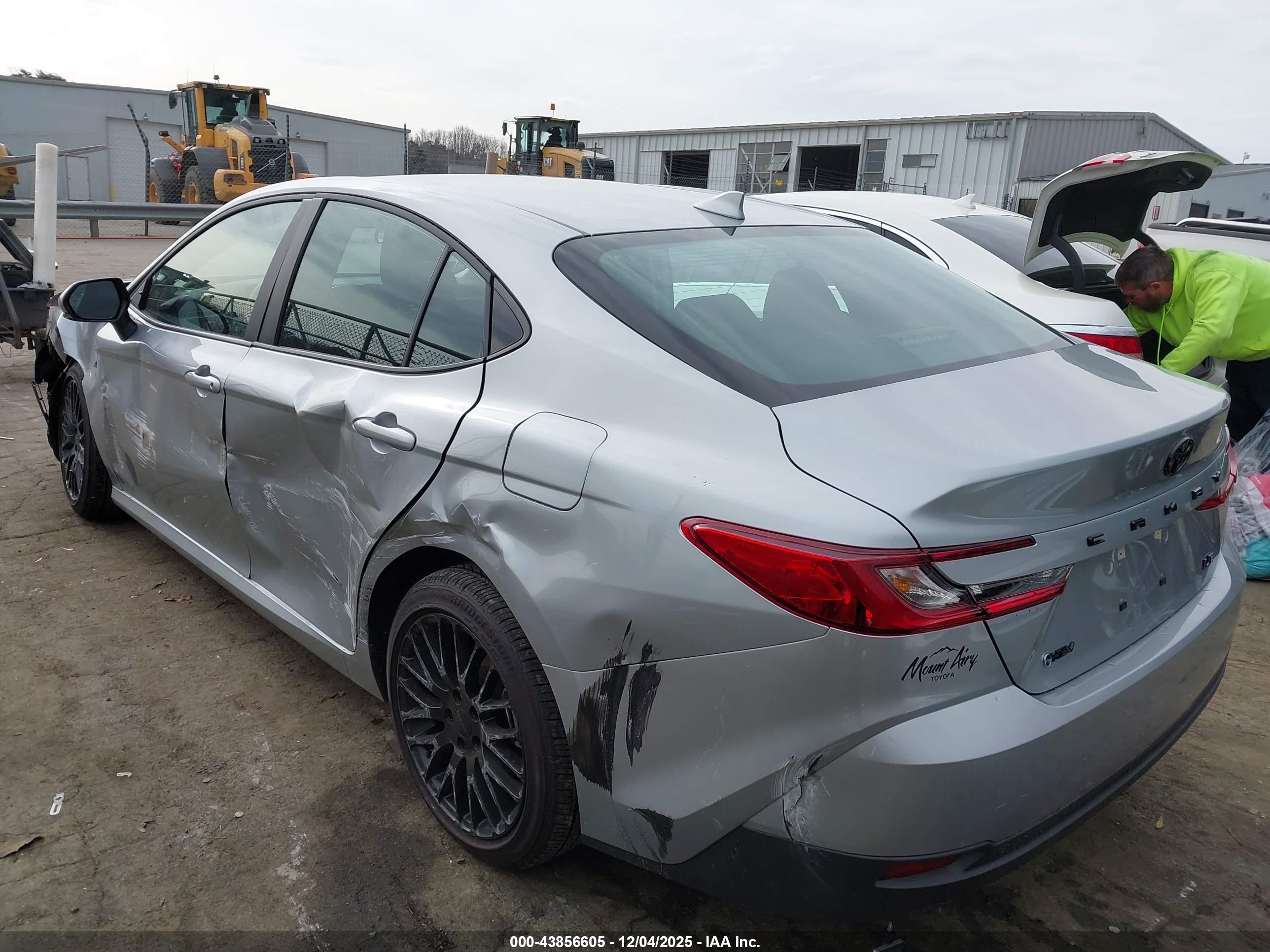 TOYOTA CAMRY image 3