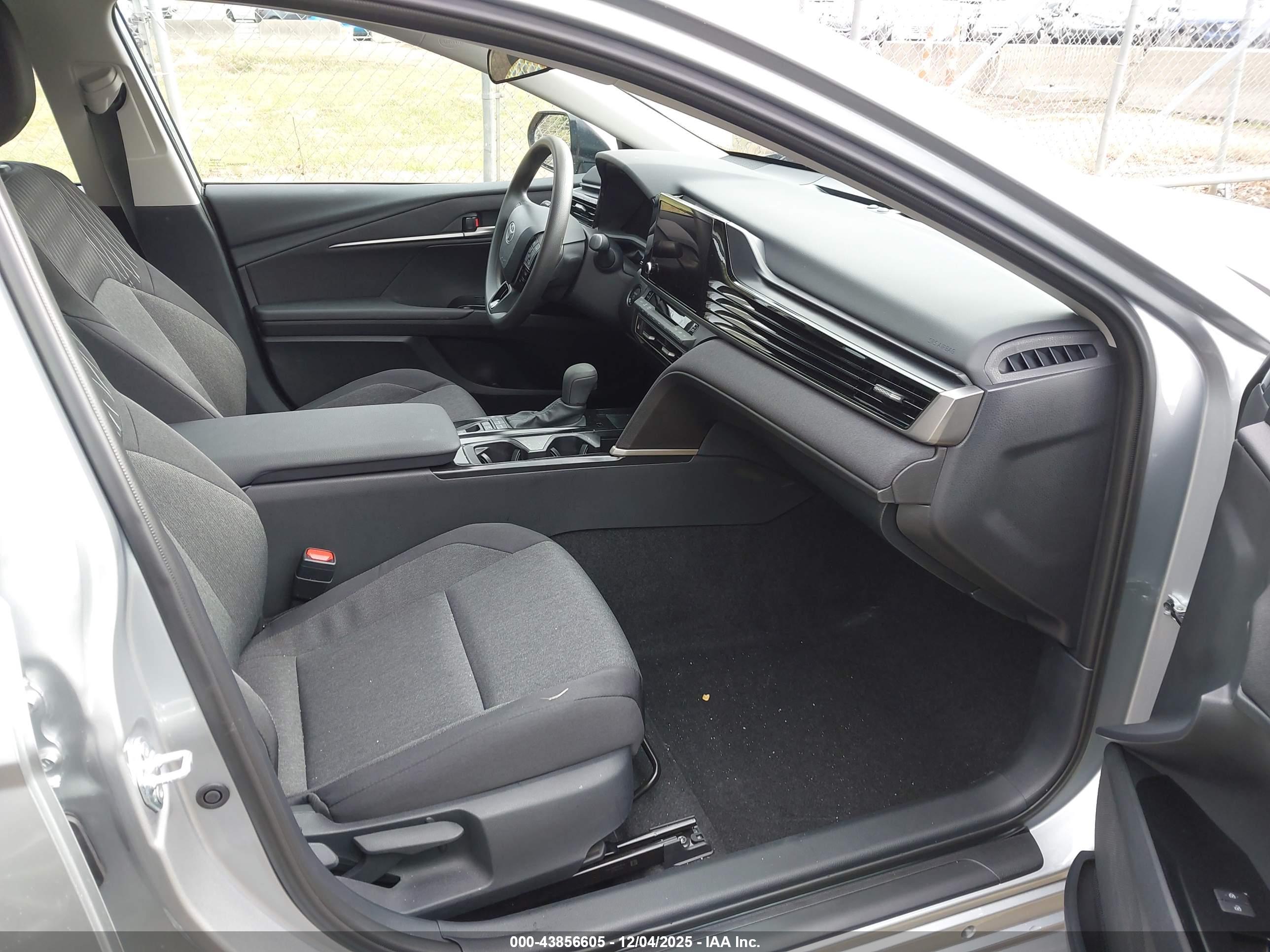 TOYOTA CAMRY image 5
