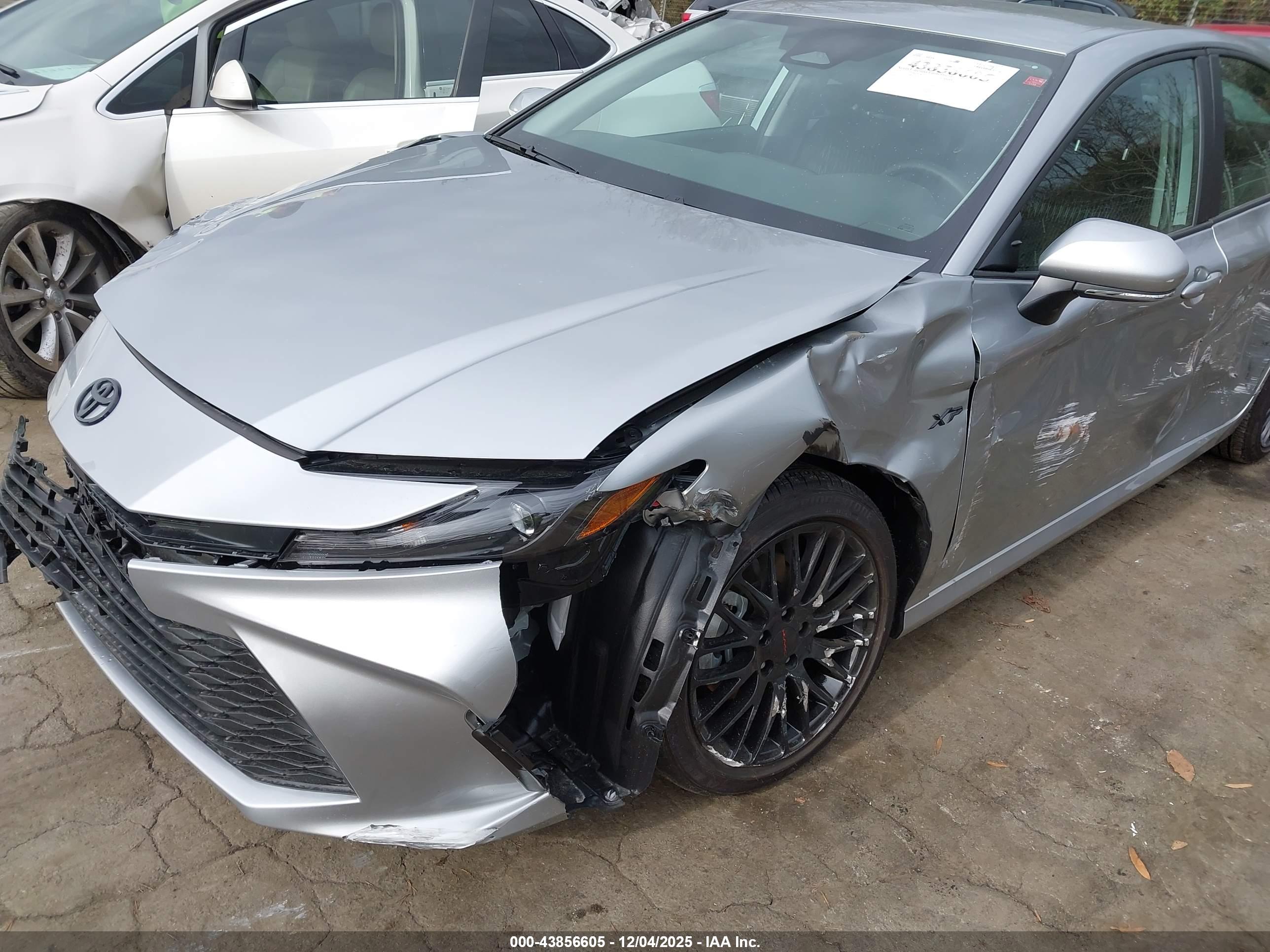 TOYOTA CAMRY image 6