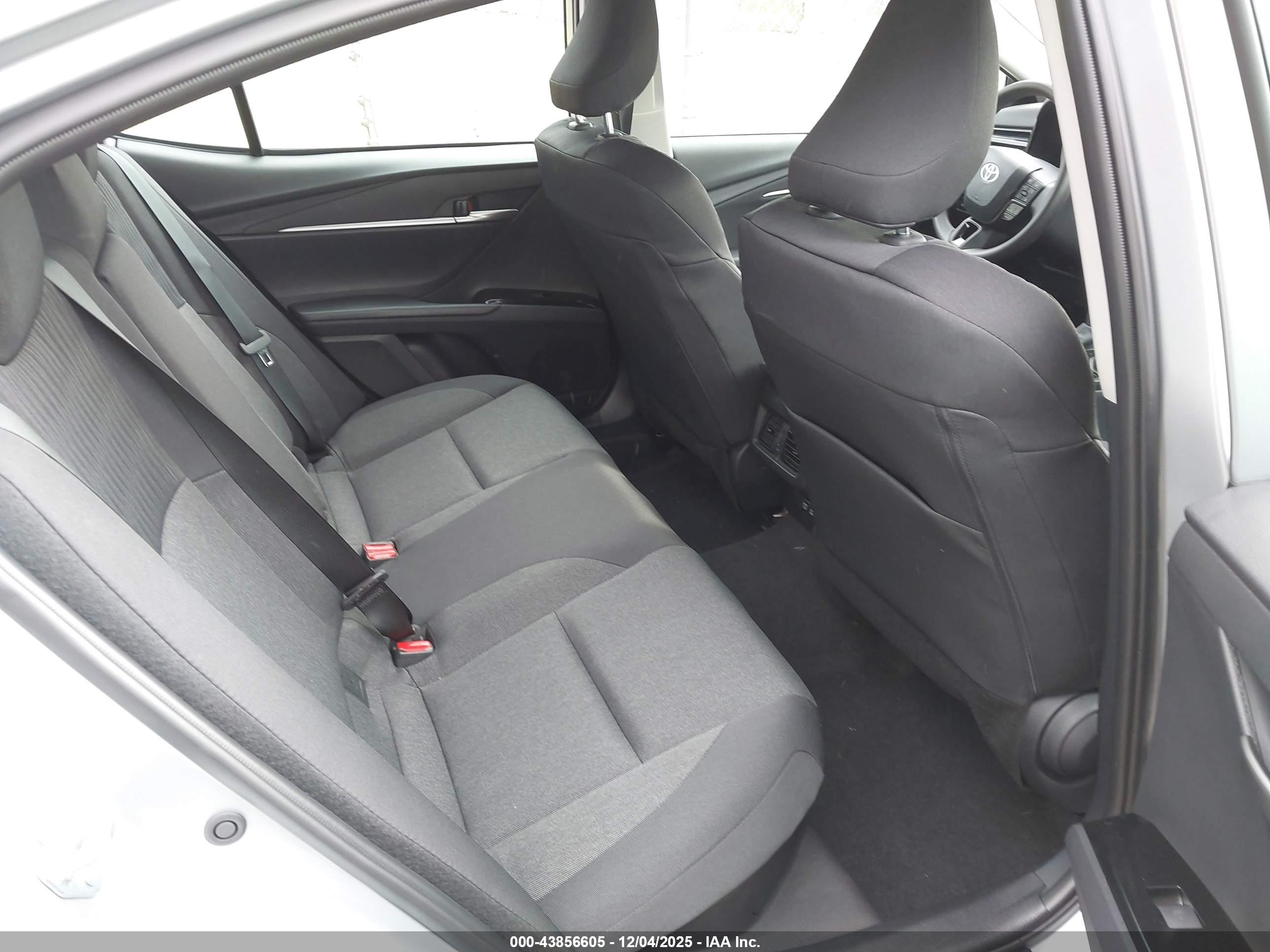 TOYOTA CAMRY image 8