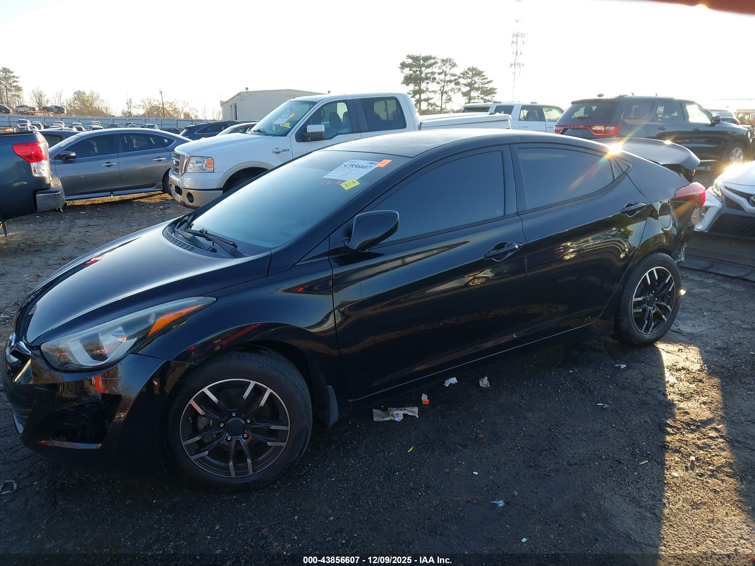 HYUNDAI ELANTRA image 2