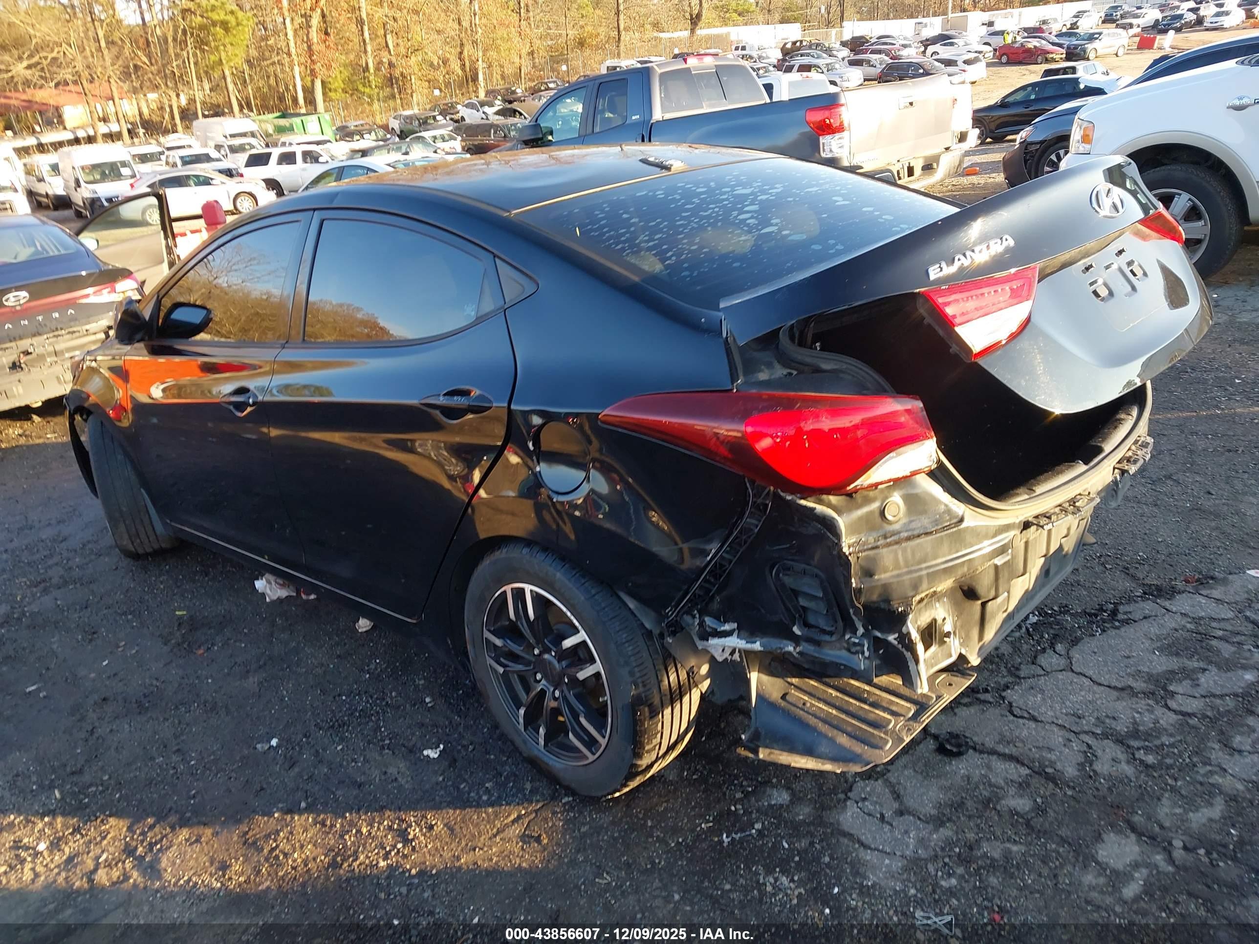 HYUNDAI ELANTRA image 3